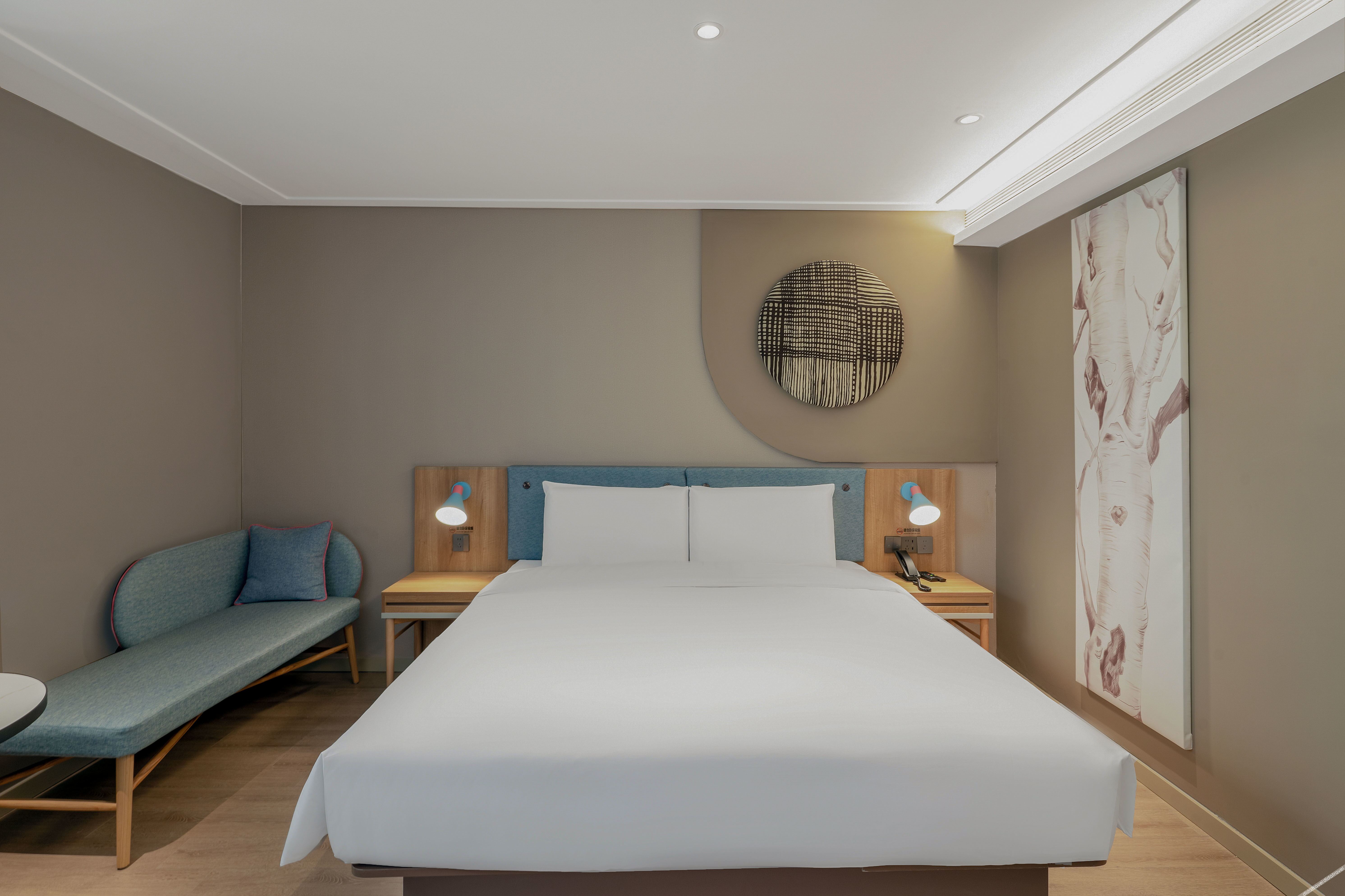 Homeinn ·neo (Aksu Taibai Shopping Center) 3*