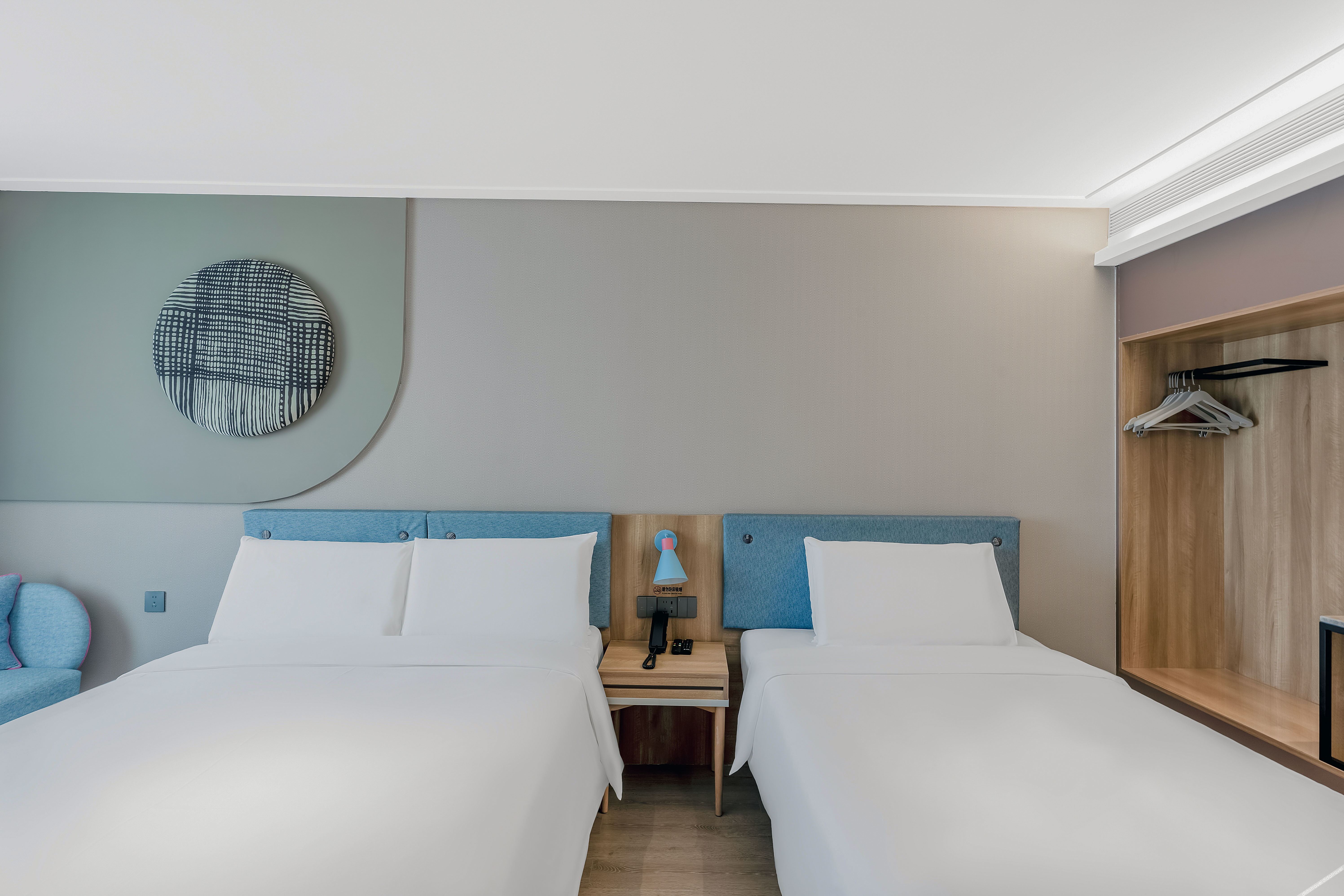 Homeinn ·neo (Aksu Taibai Shopping Center) 3*