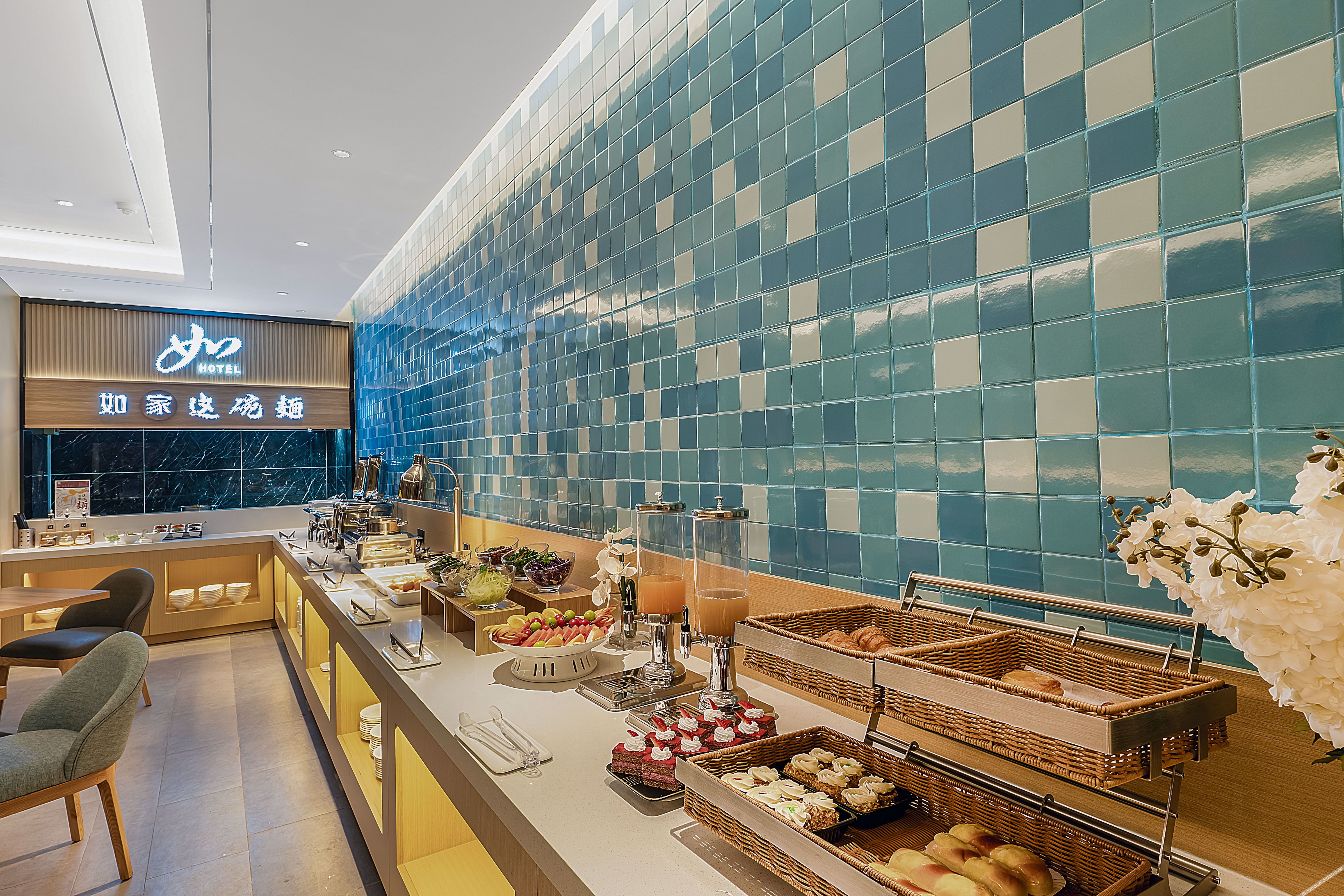 Homeinn ·neo (Aksu Taibai Shopping Center) 3*