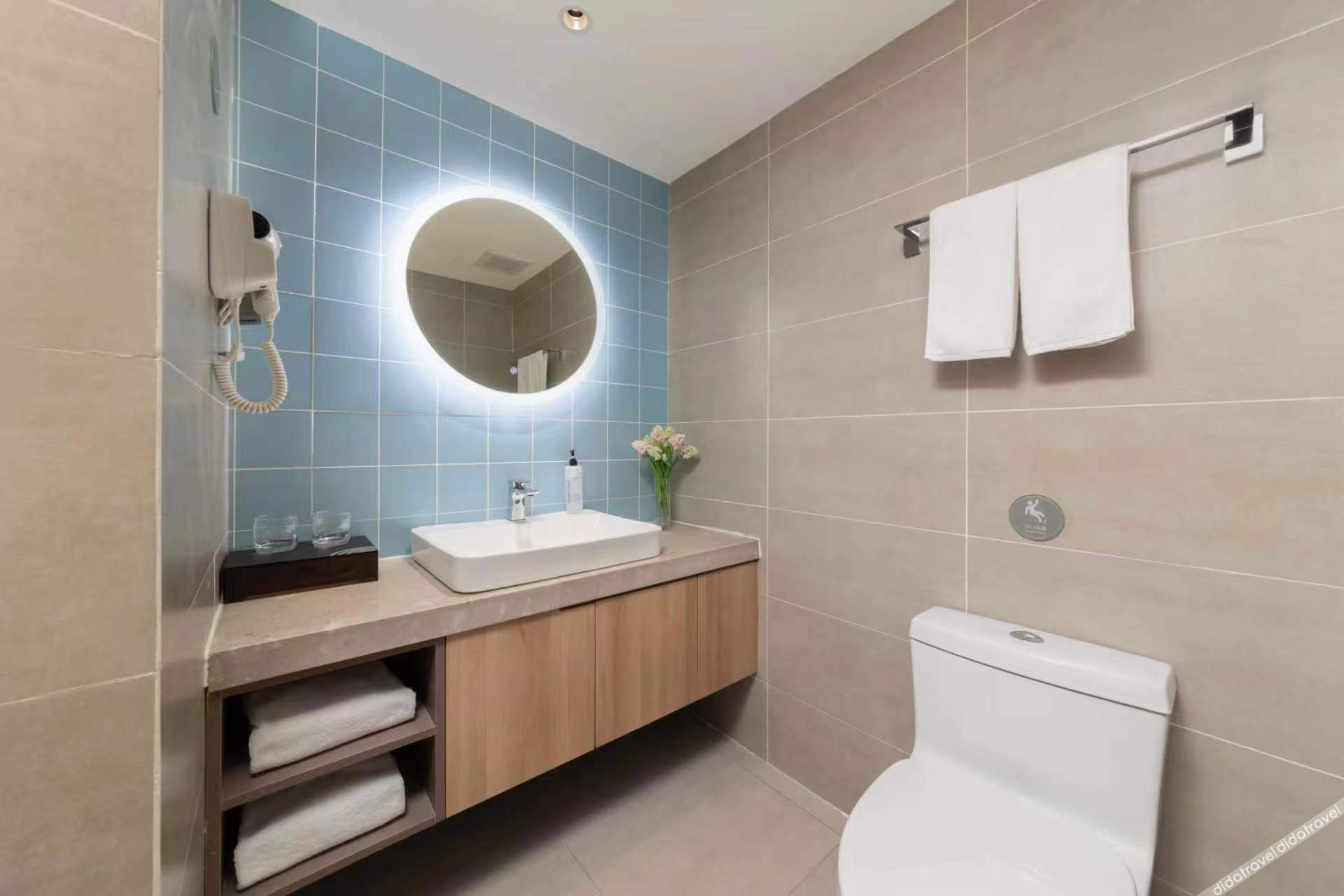 Homeinn ·neo (Aksu Taibai Shopping Center) 3*