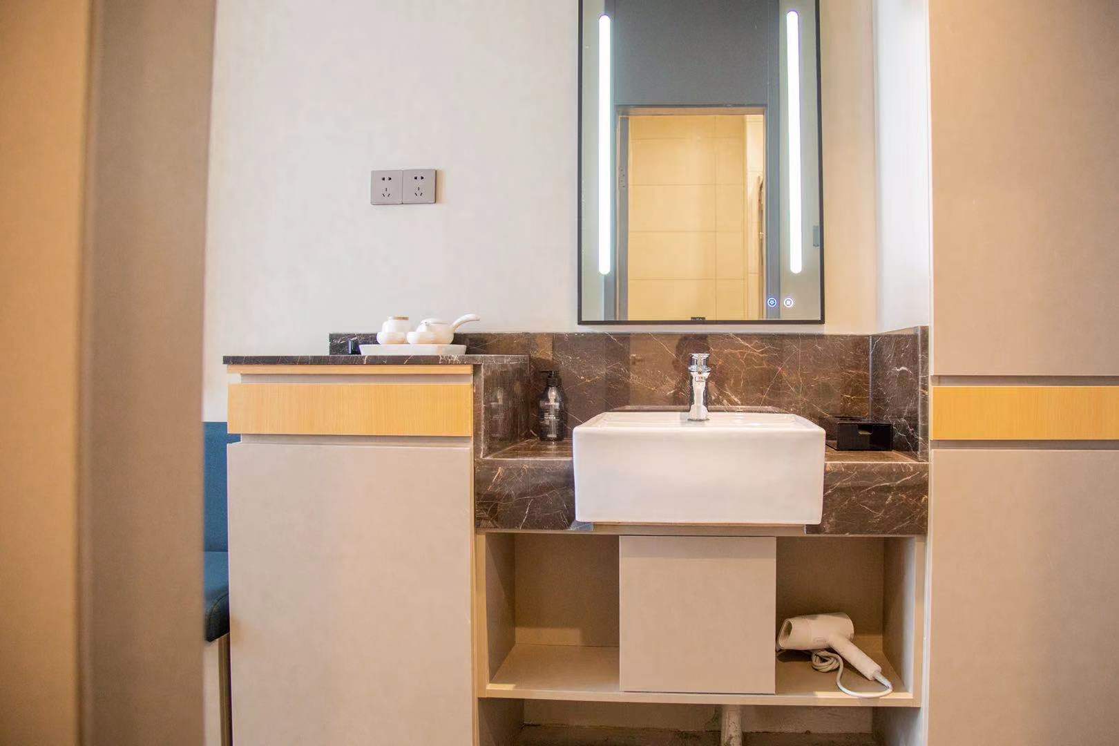 Home Inn Superior Hotel (Jiaozhou Shanghe Demonstration Zone Shaohai Park) 2*