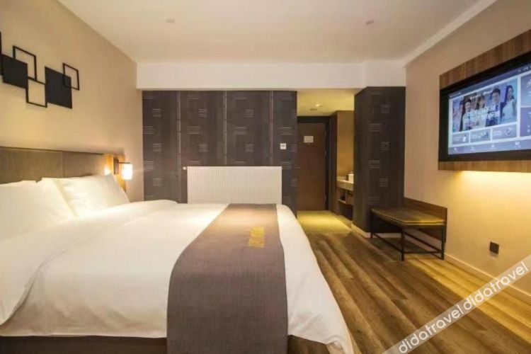 Homeinn Plus Hotel (Weifang Minzhu Street Gudemao) 3*