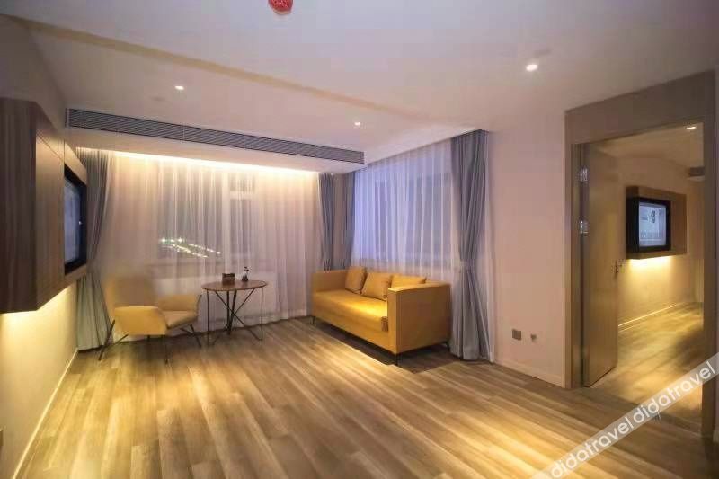 Homeinn Plus Hotel (Weifang Minzhu Street Gudemao) 3*