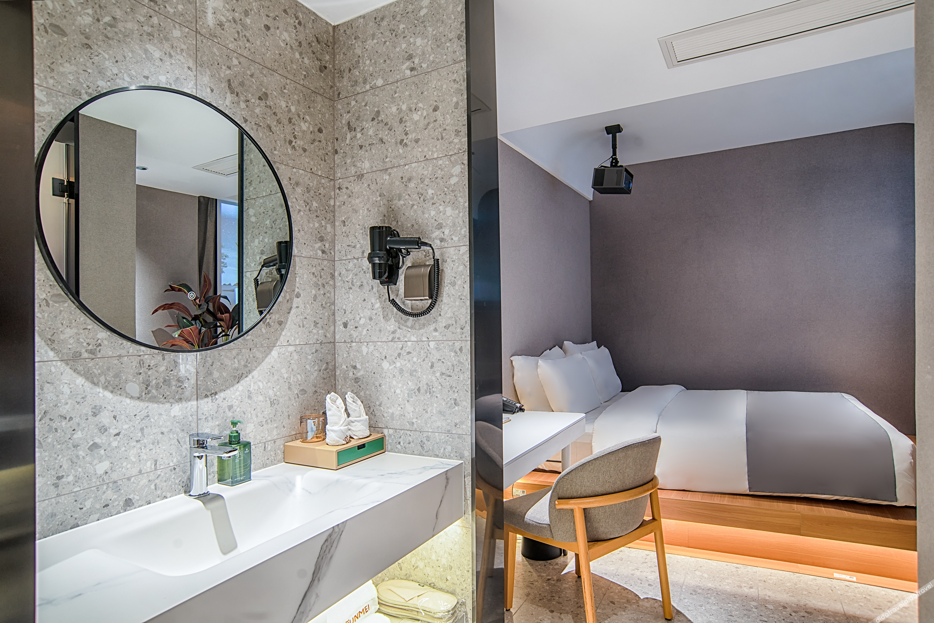 Pero Hotel (Qingdao Huangdao District Langyatai Road Qingdao Gaotie West Station) 3*