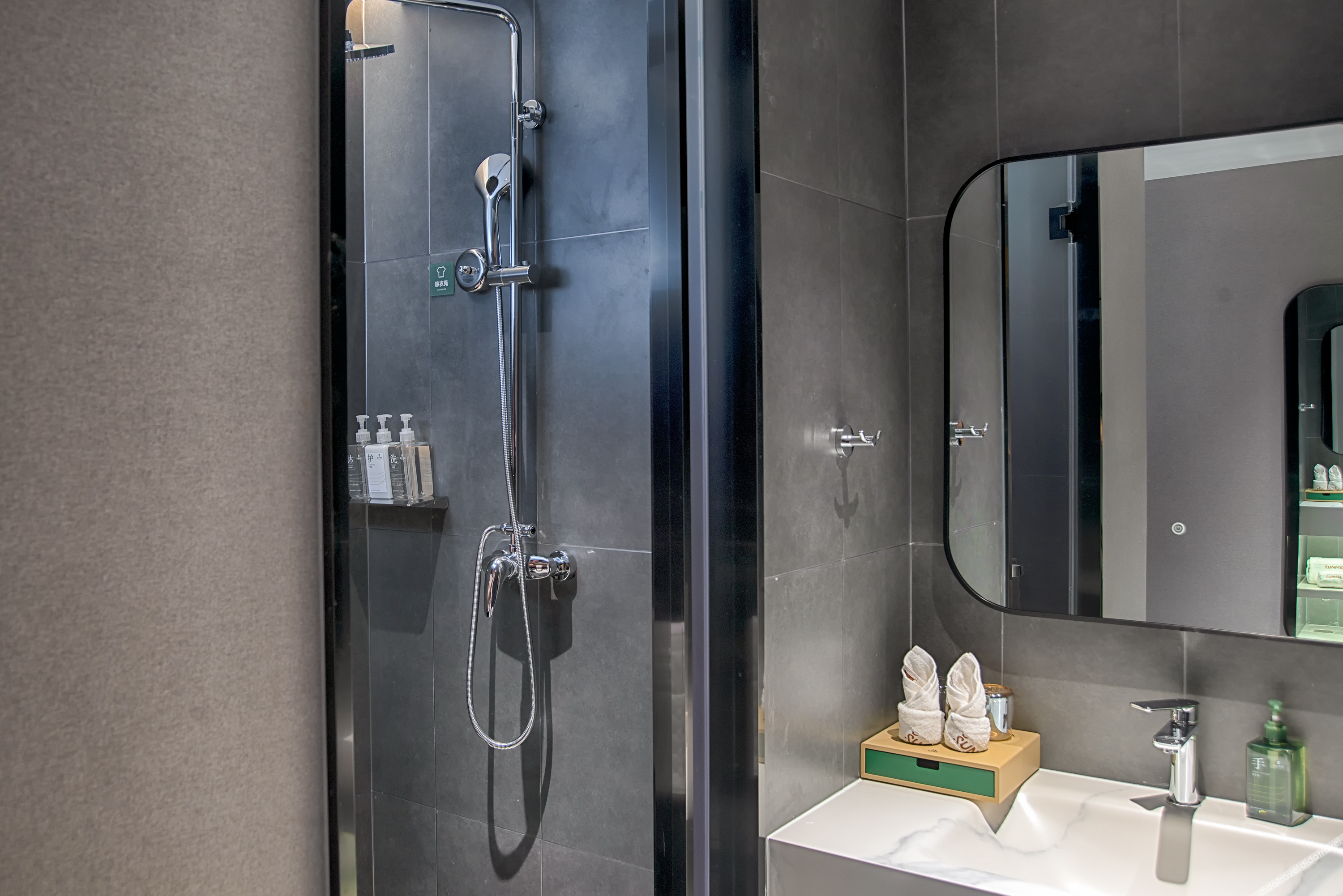 Pero Hotel (Qingdao Huangdao District Langyatai Road Qingdao Gaotie West Station) 3*