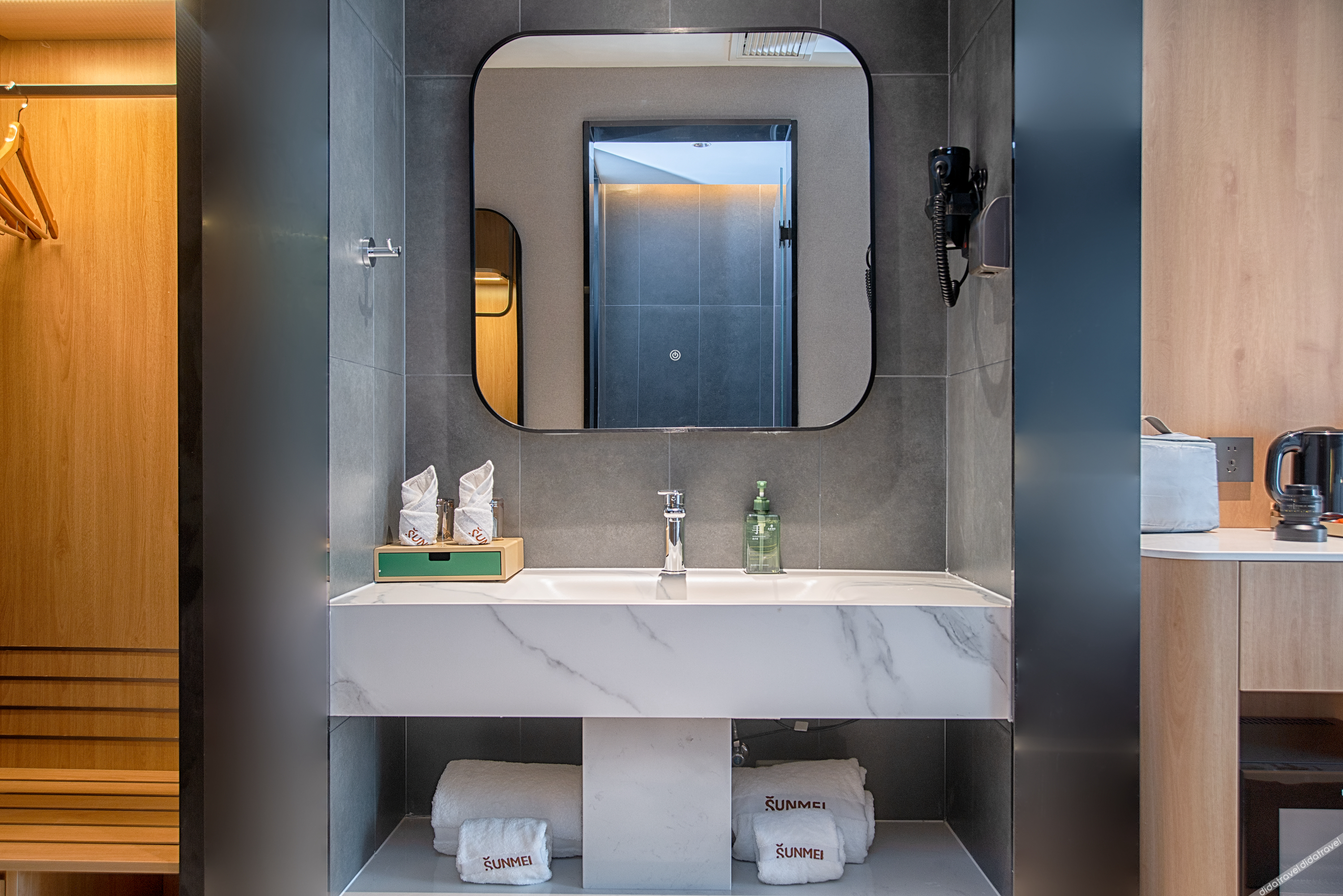 Pero Hotel (Qingdao Huangdao District Langyatai Road Qingdao Gaotie West Station) 3*