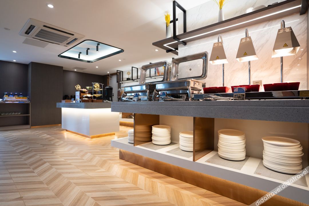 THUNDEROBOT Hotel (CBD Wanda) 2*