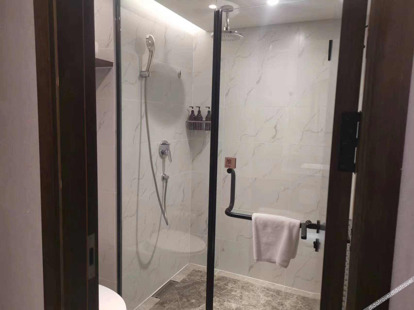 THUNDEROBOT Hotel (CBD Wanda) 2*