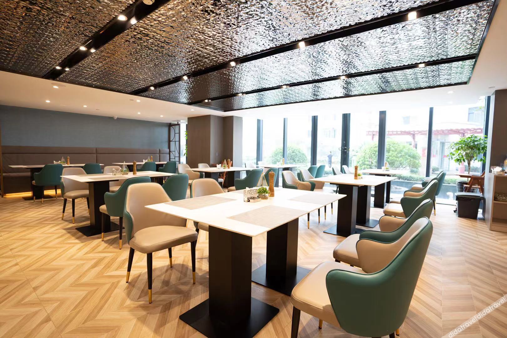 THUNDEROBOT Hotel (CBD Wanda) 2*