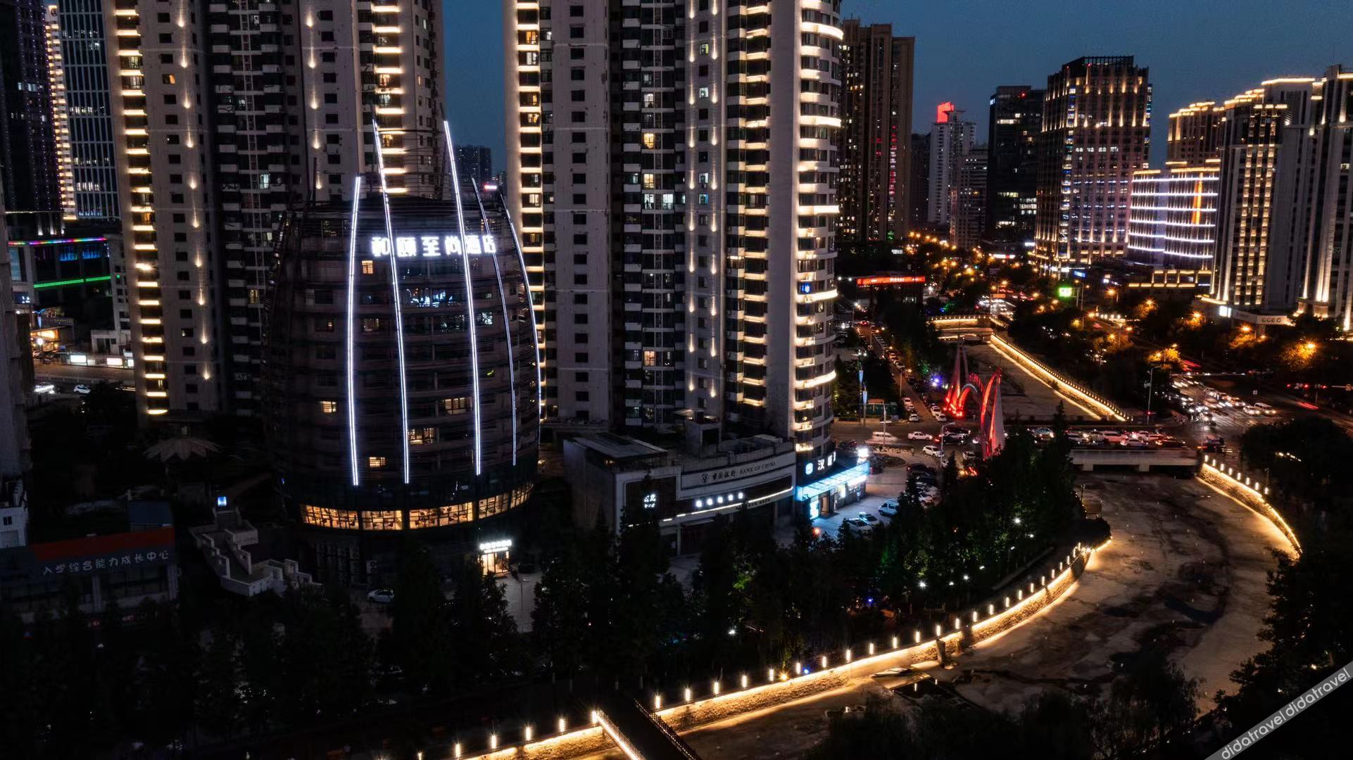 THUNDEROBOT Hotel (CBD Wanda) 2*