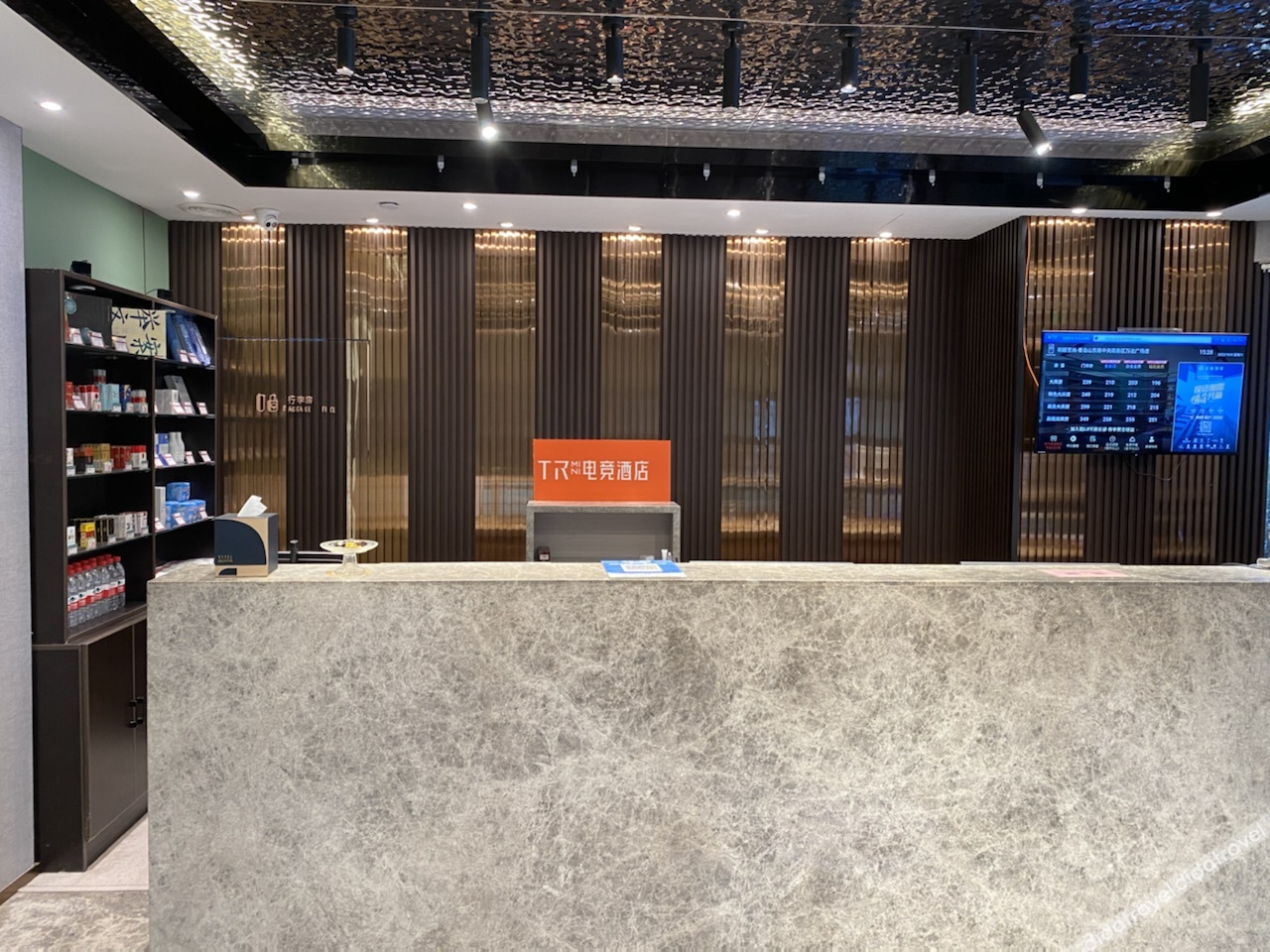 THUNDEROBOT Hotel (CBD Wanda) 2*