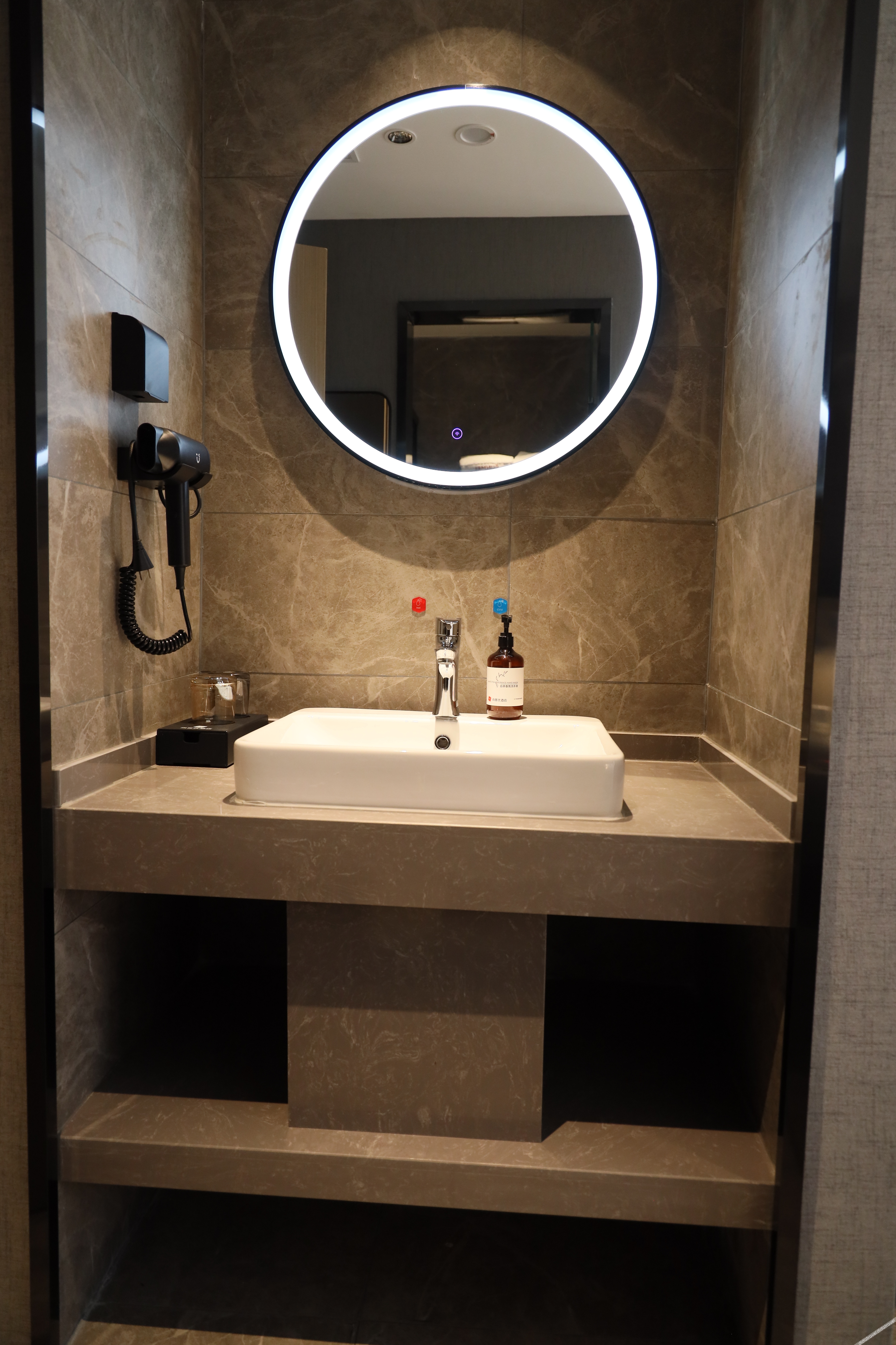 Thank Inn Hotel (Sanchuan Avenue Branch, Luolong District, Luoyang) 2*