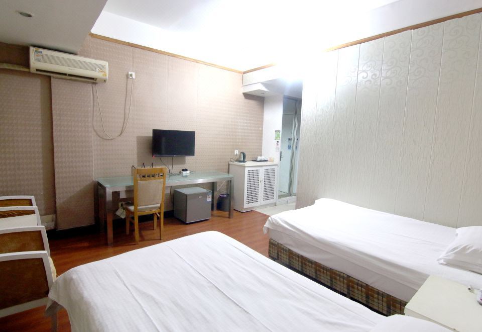 Wantong Hotel 2*