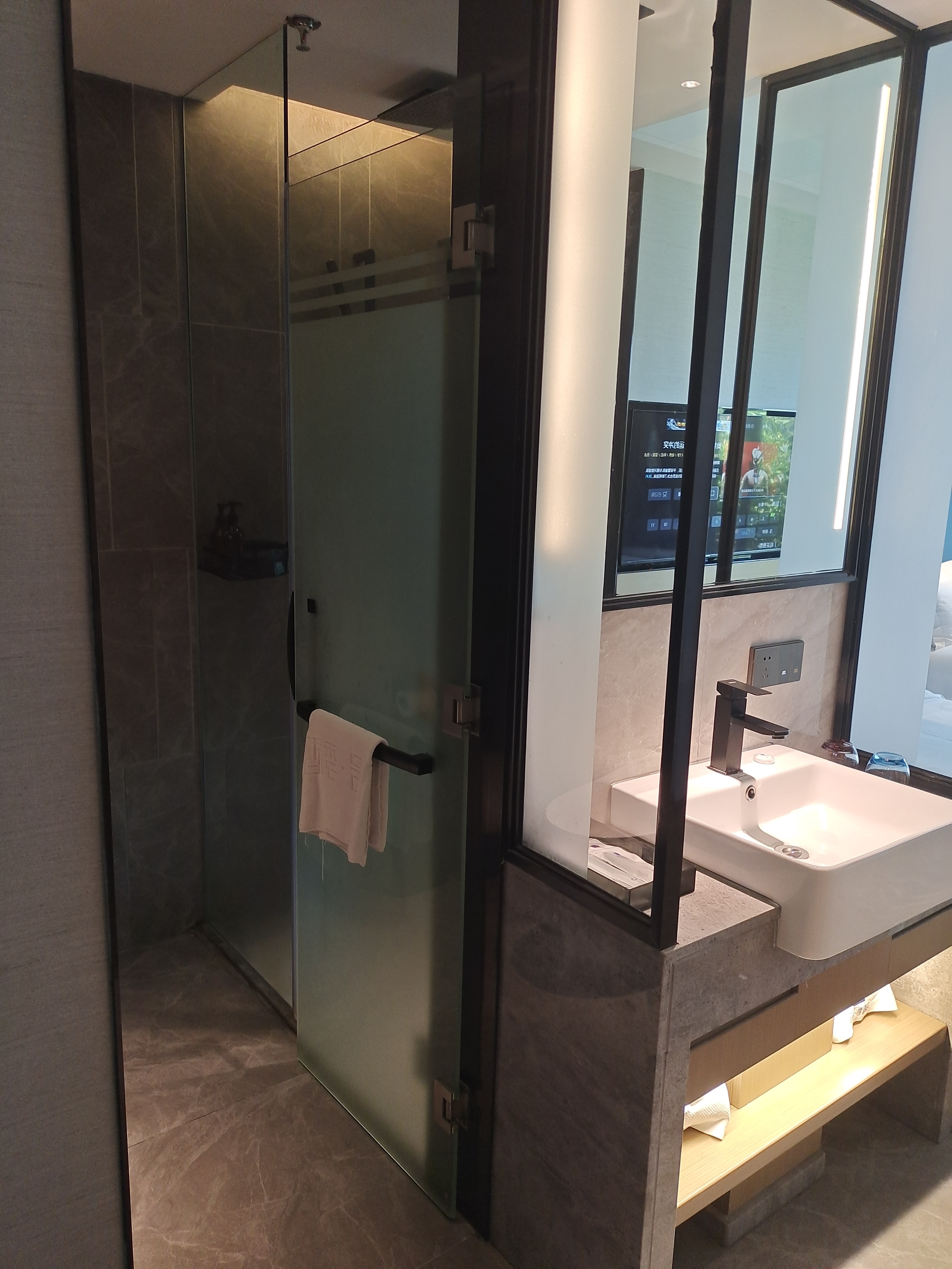Green Carrier Hotel (Shenzhen Nanshan Coast Chengnan Oil Store) 2*