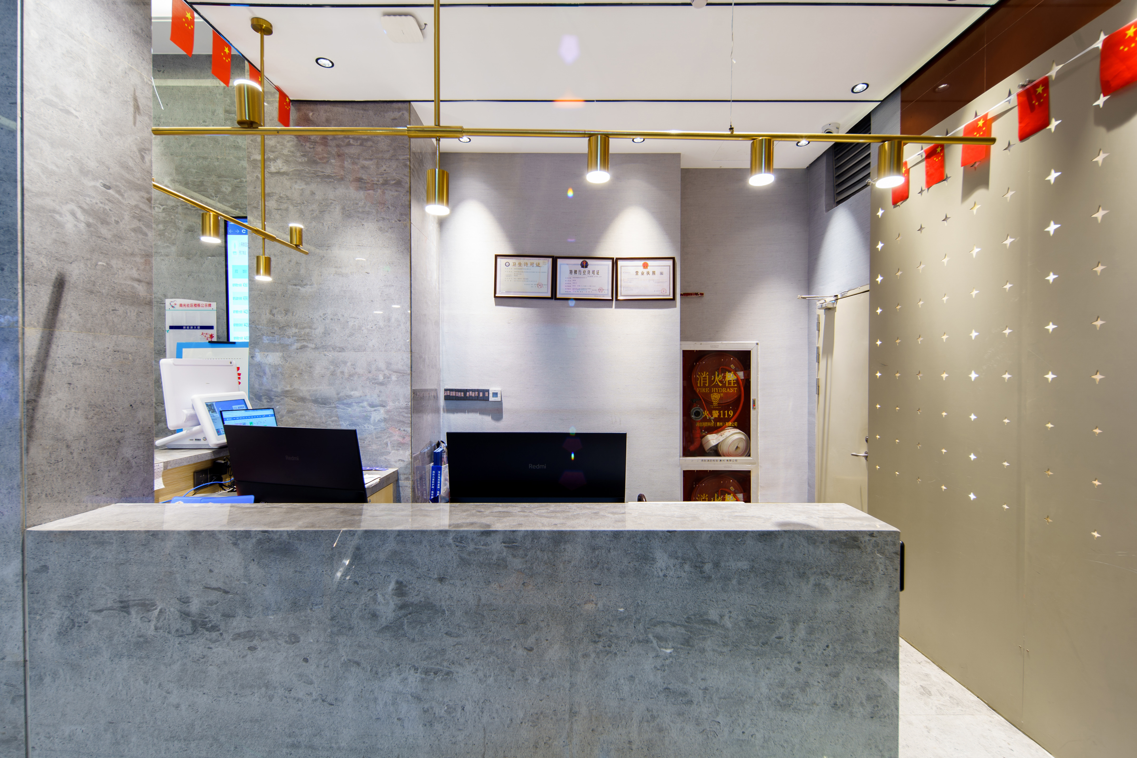 Green Carrier Hotel (Shenzhen Nanshan Coast Chengnan Oil Store) 2*