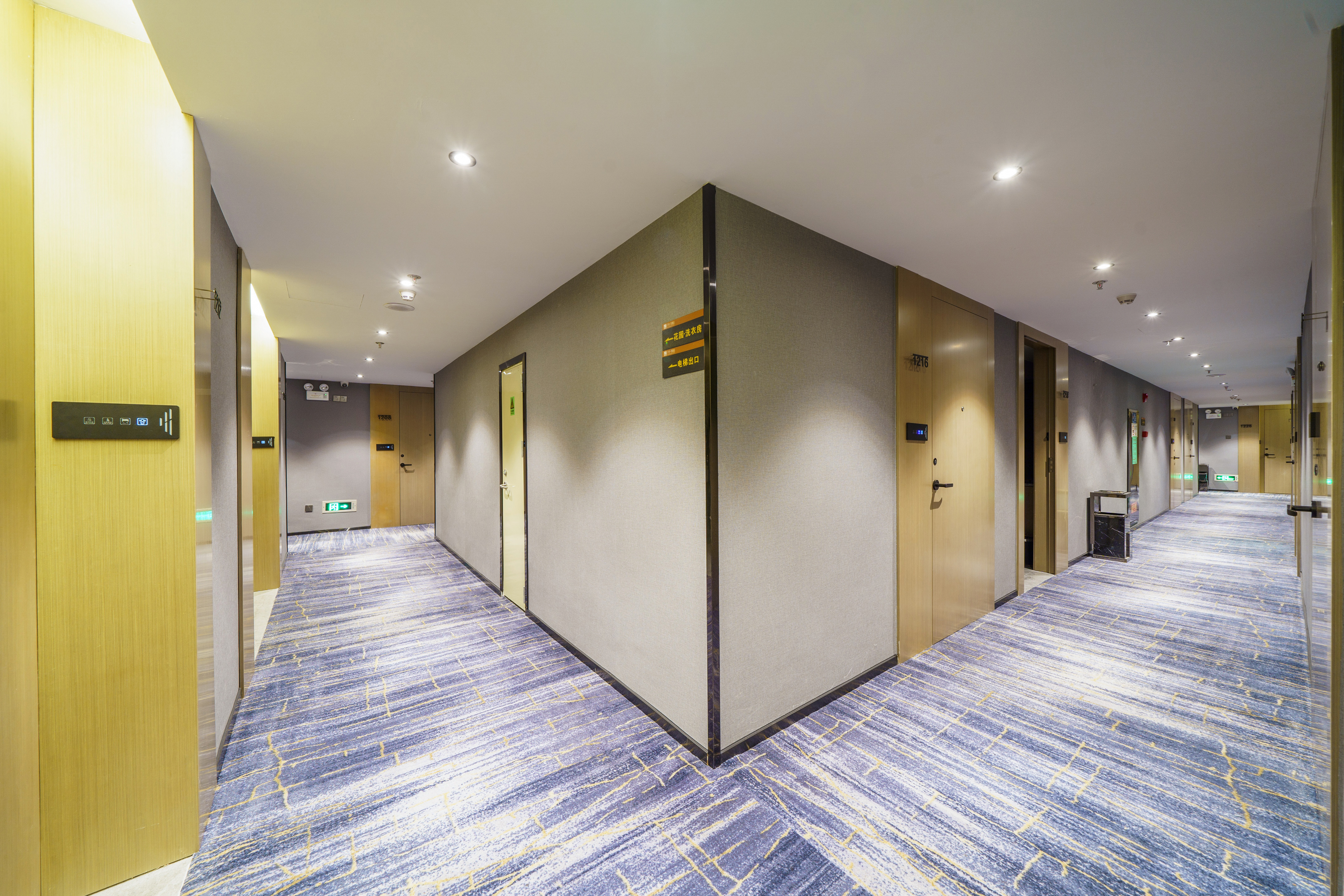 Green Carrier Hotel (Shenzhen Nanshan Coast Chengnan Oil Store) 2*