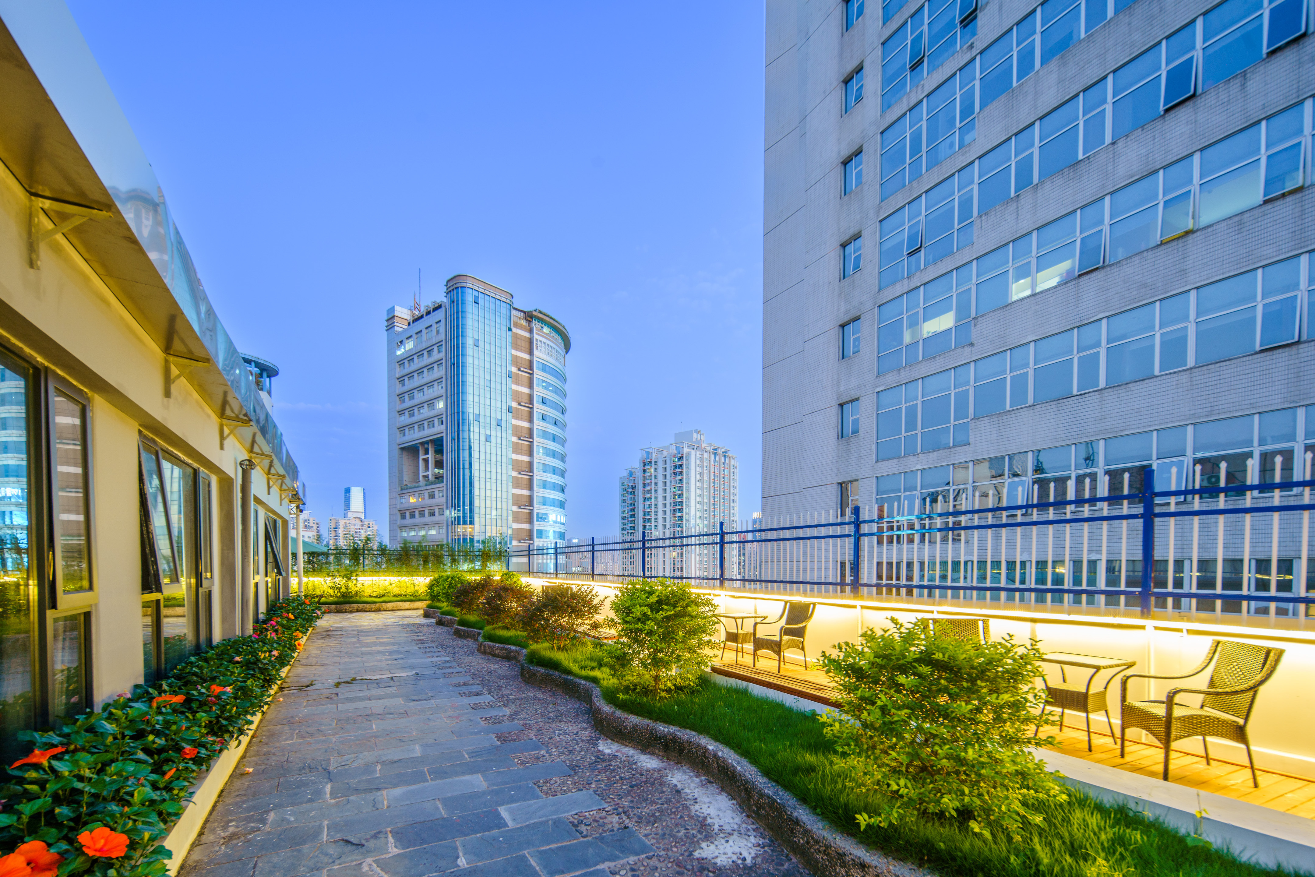 Green Carrier Hotel (Shenzhen Nanshan Coast Chengnan Oil Store) 2*