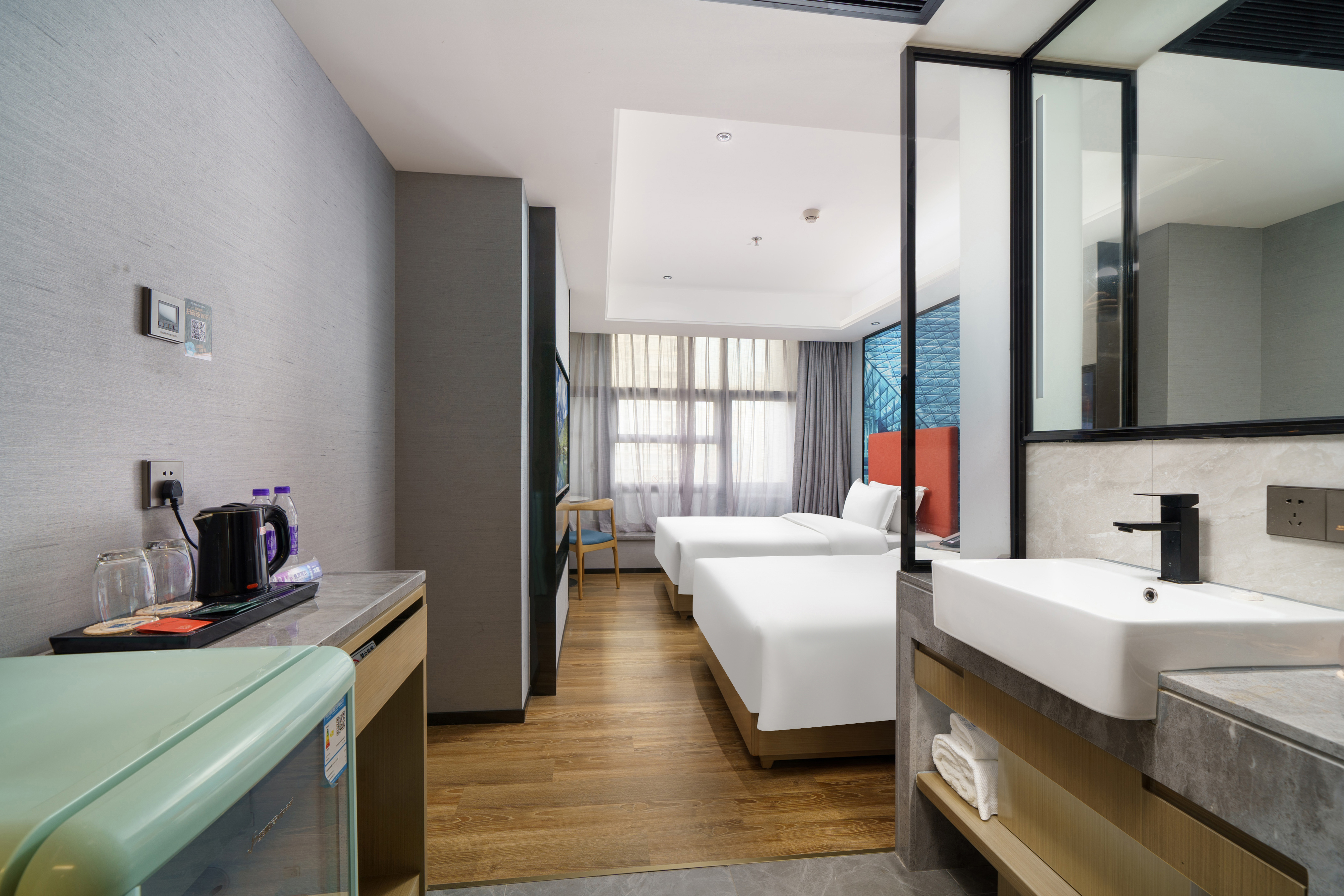 Green Carrier Hotel (Shenzhen Nanshan Coast Chengnan Oil Store) 2*