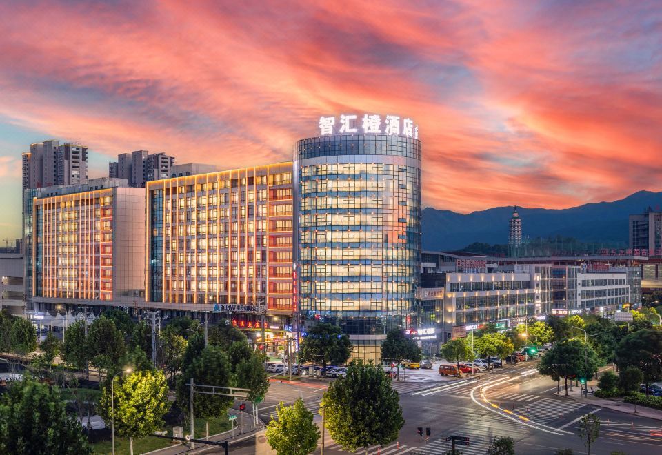 Zhihui orange Hotel (Dongyang Wood Carving City Yintai City Branch) 3*
