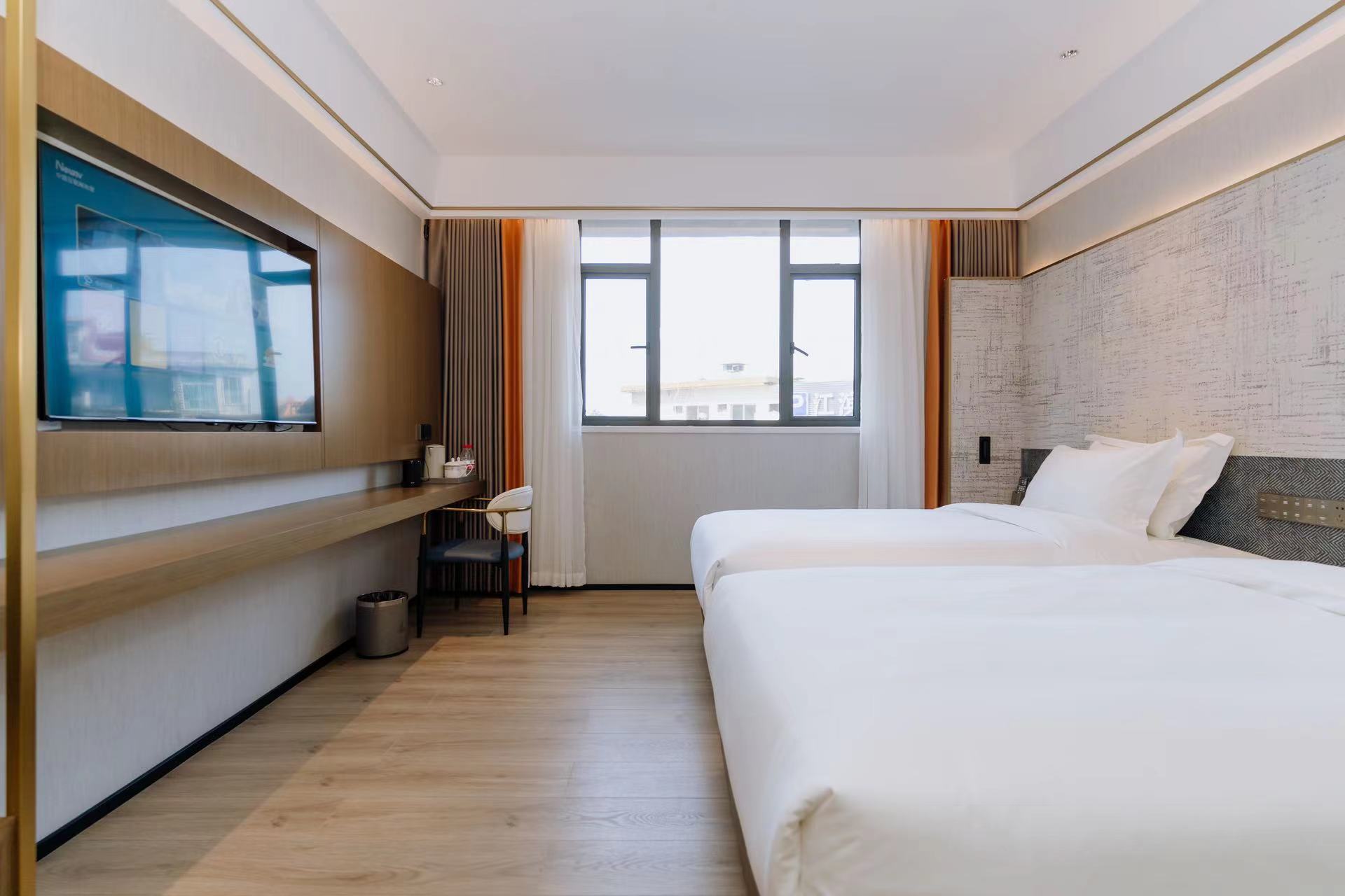 Fengkai Riverside Hotel 2*