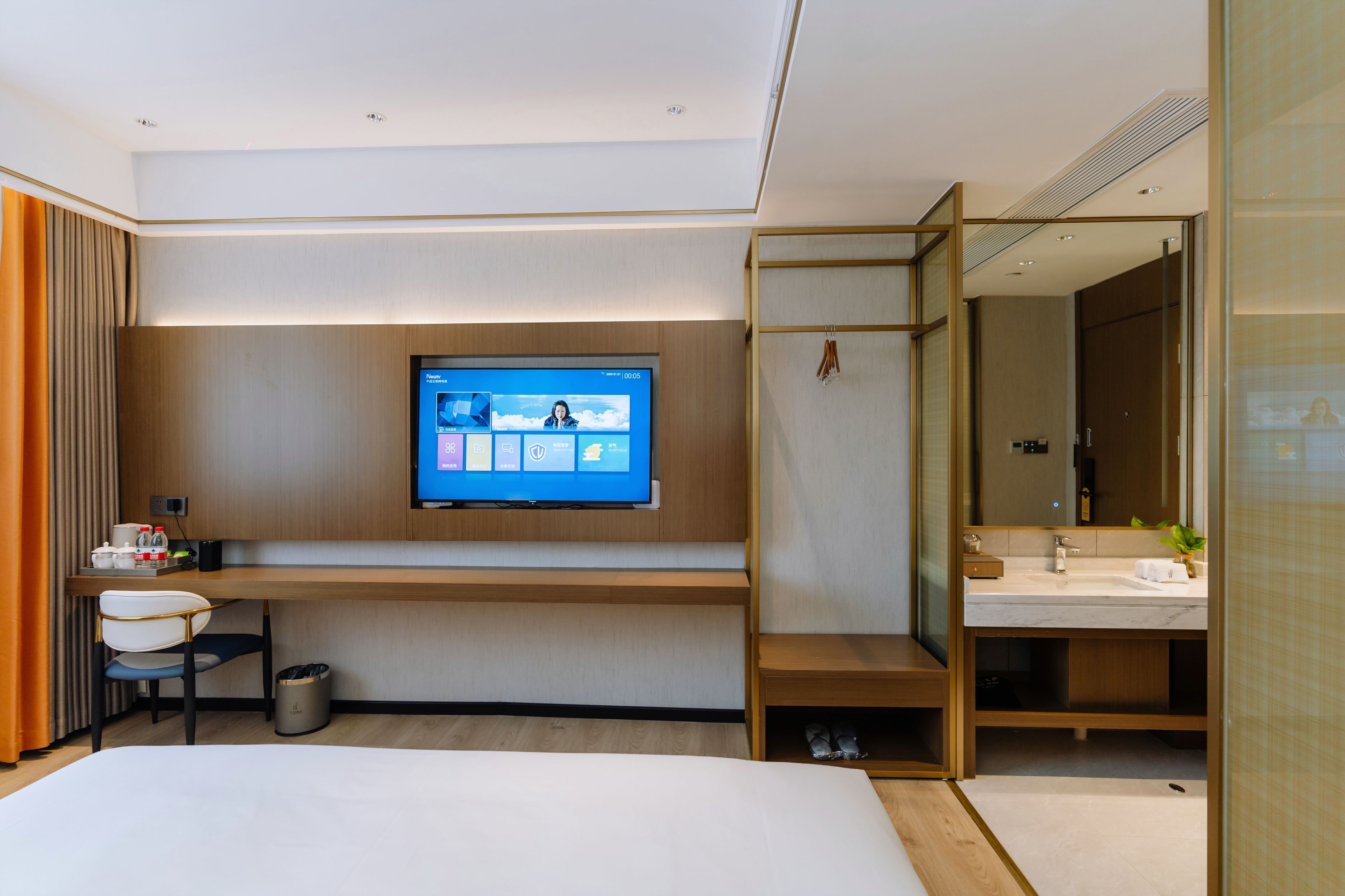 Fengkai Riverside Hotel 2*