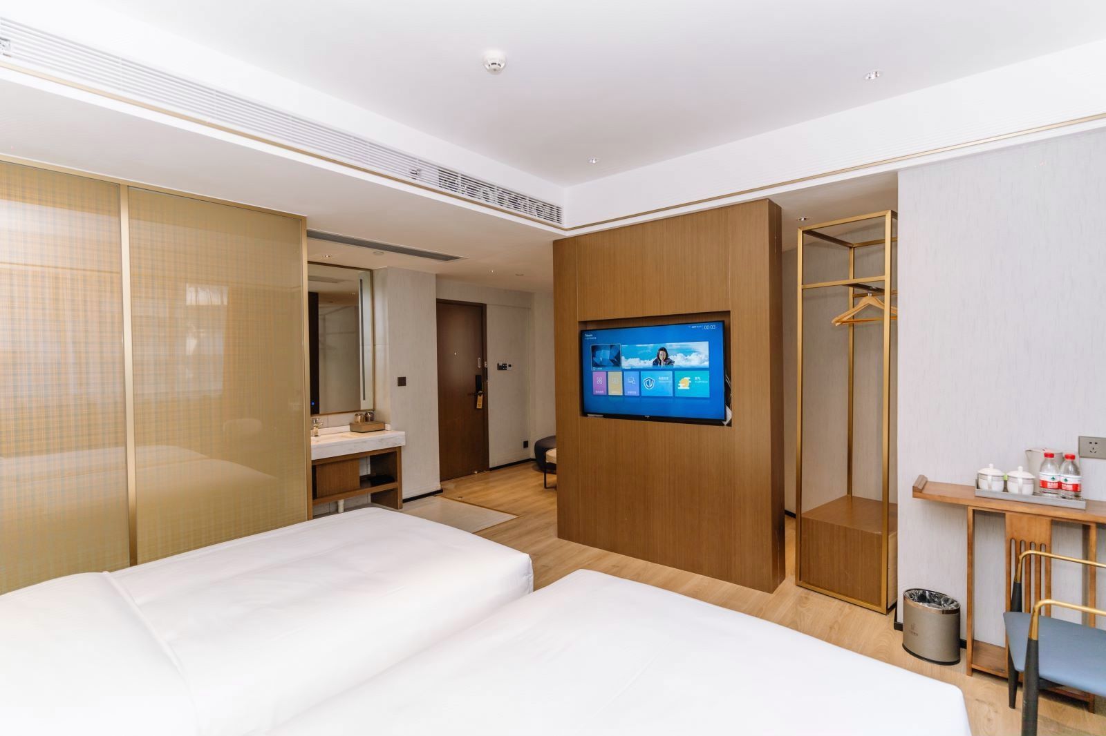 Fengkai Riverside Hotel 2*