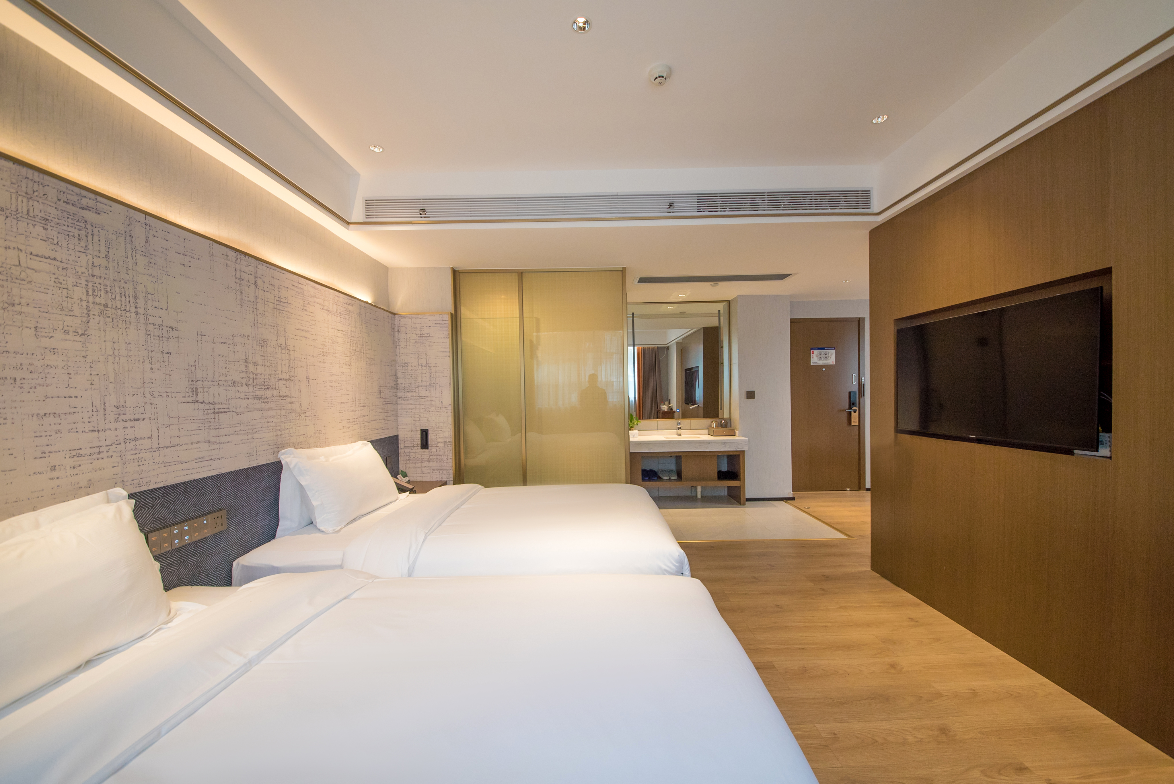 Fengkai Riverside Hotel 2*