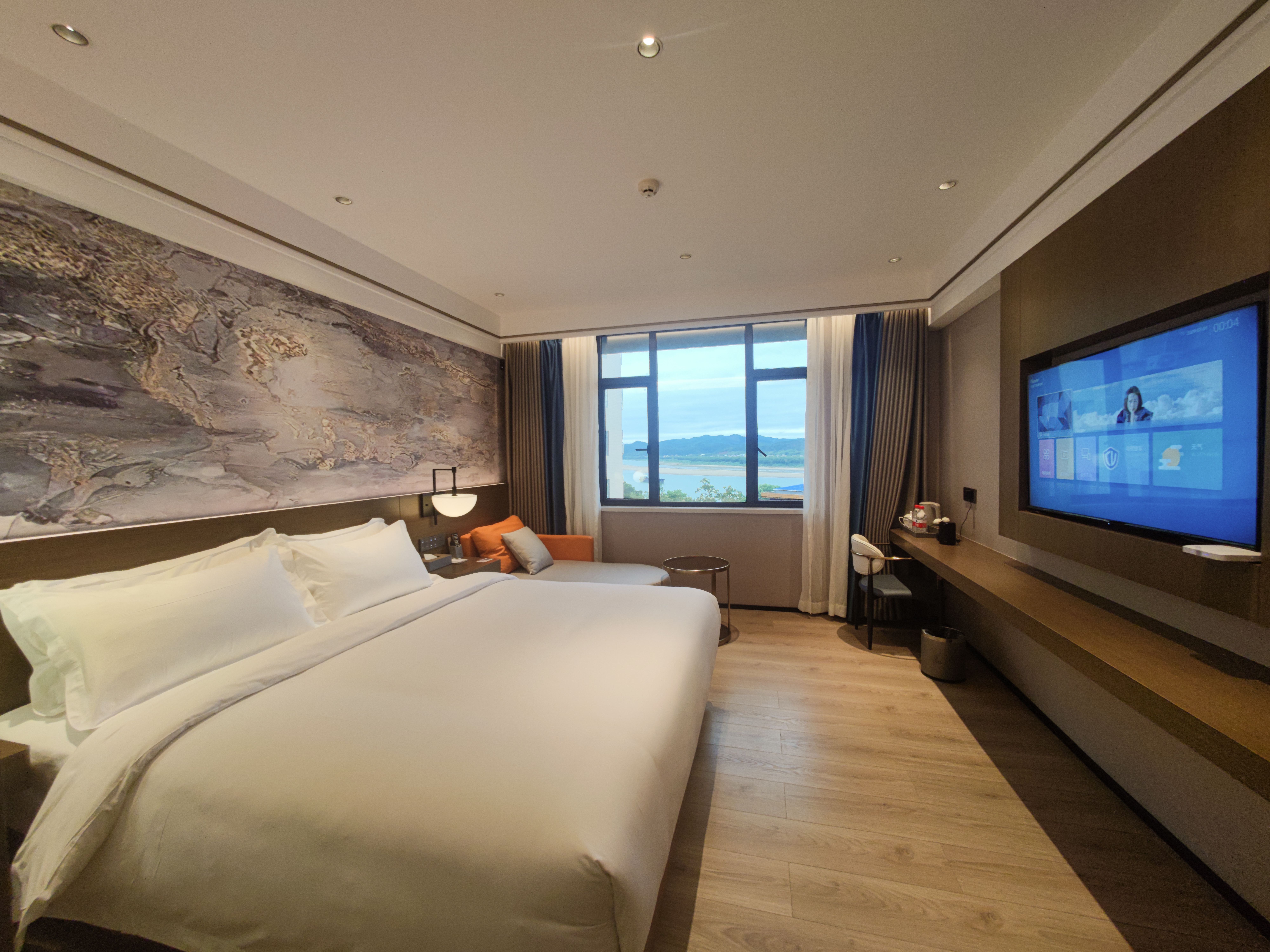 Fengkai Riverside Hotel 2*