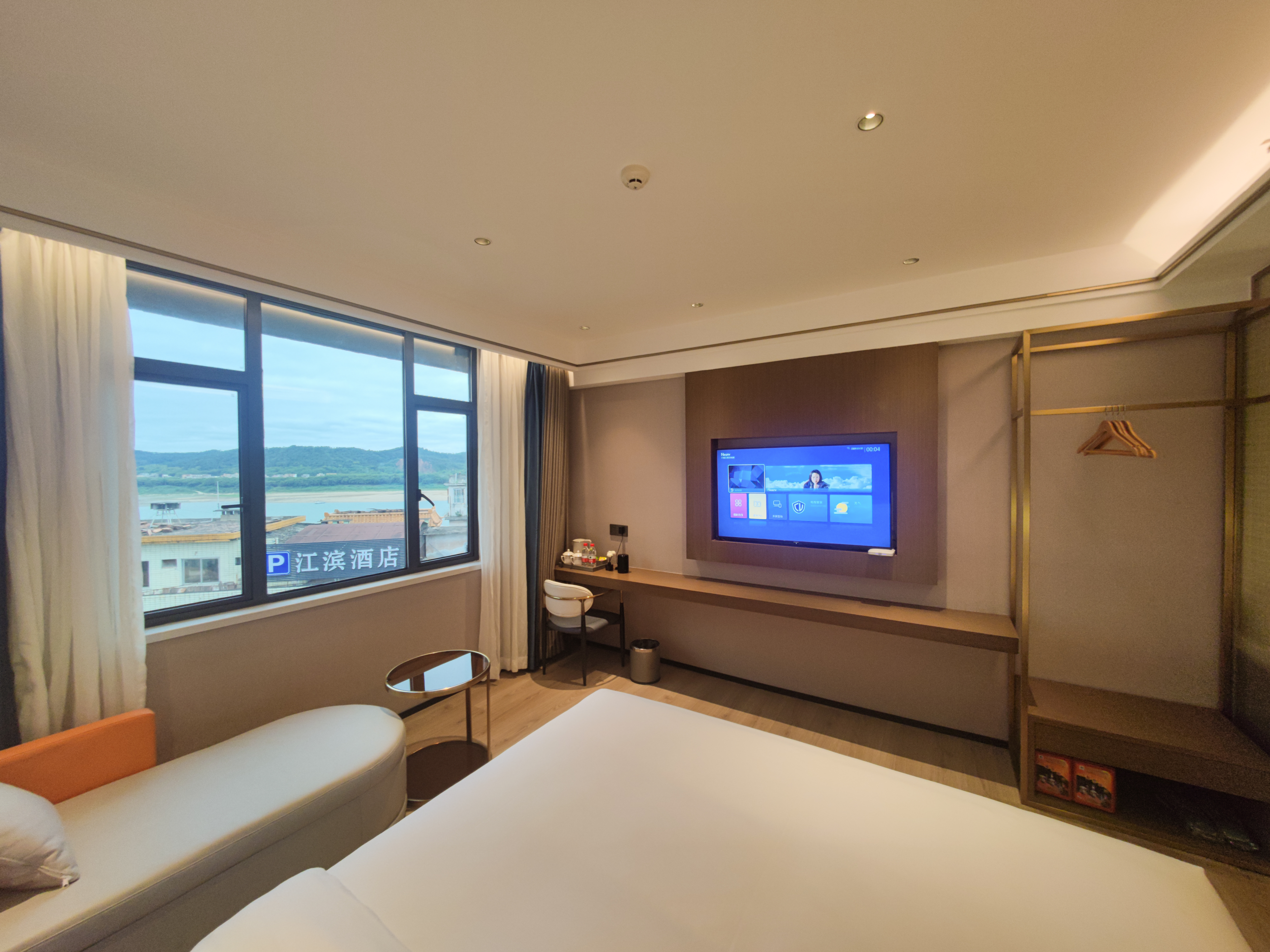Fengkai Riverside Hotel 2*
