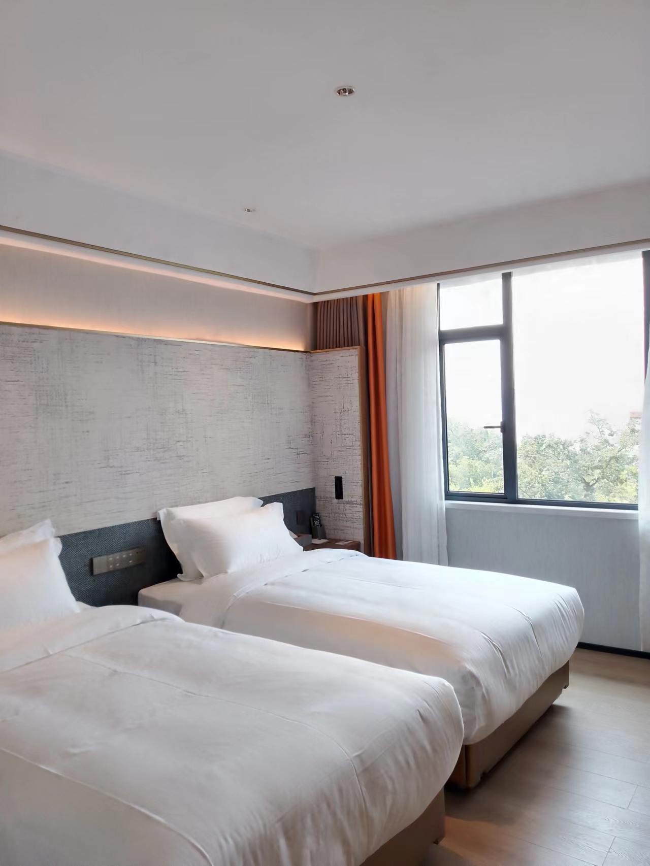 Fengkai Riverside Hotel 2*