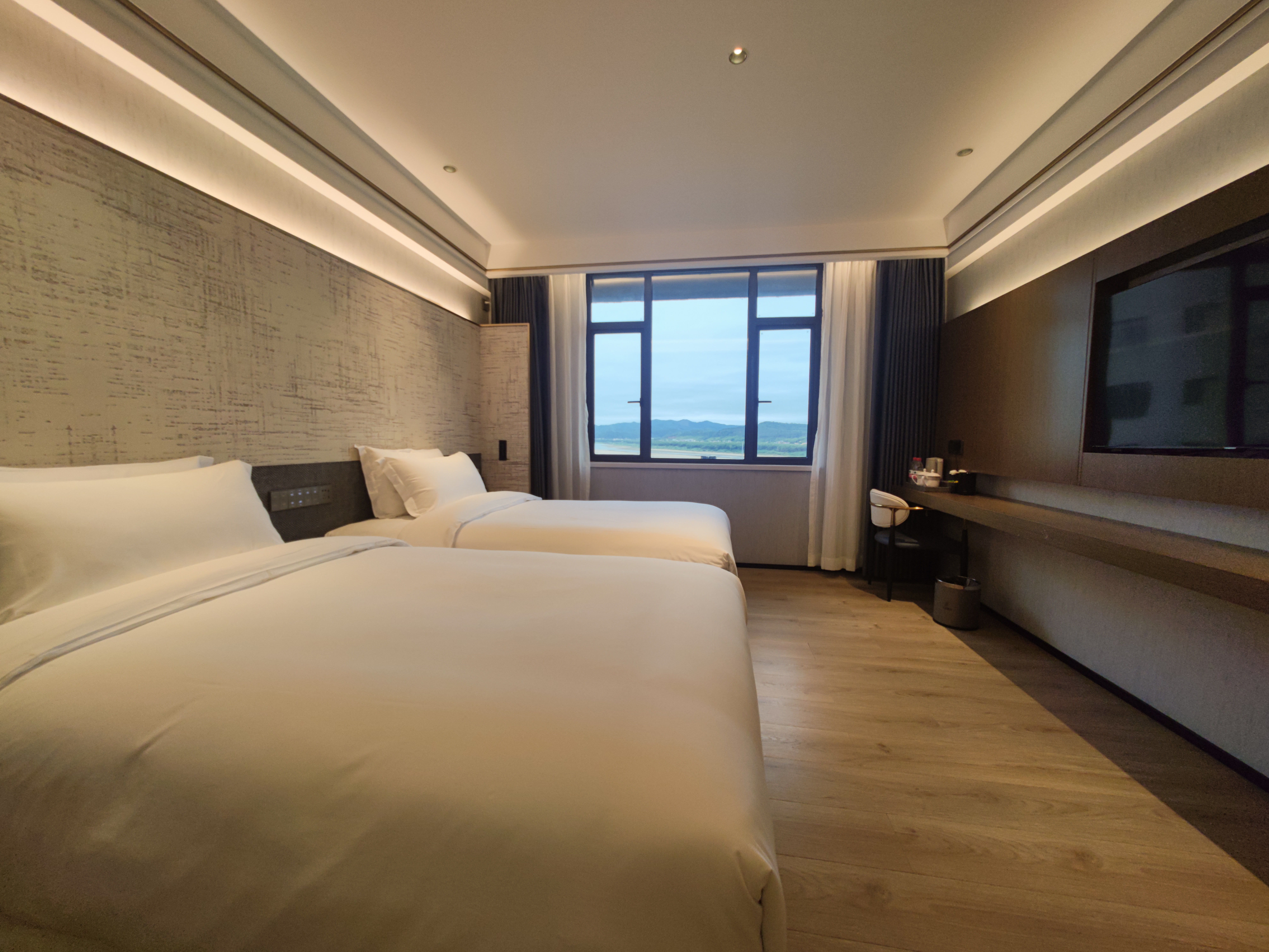 Fengkai Riverside Hotel 2*