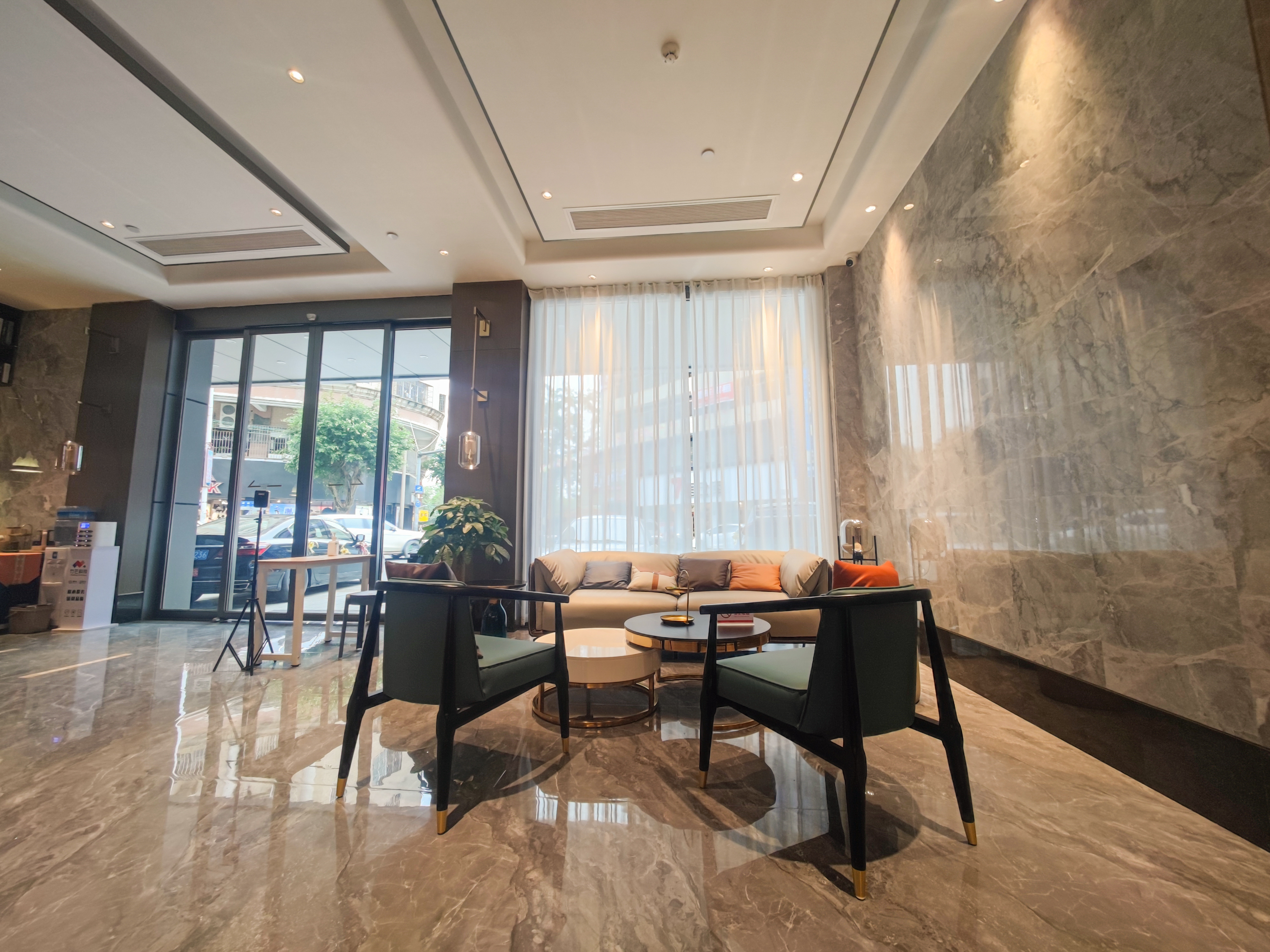 Fengkai Riverside Hotel 2*