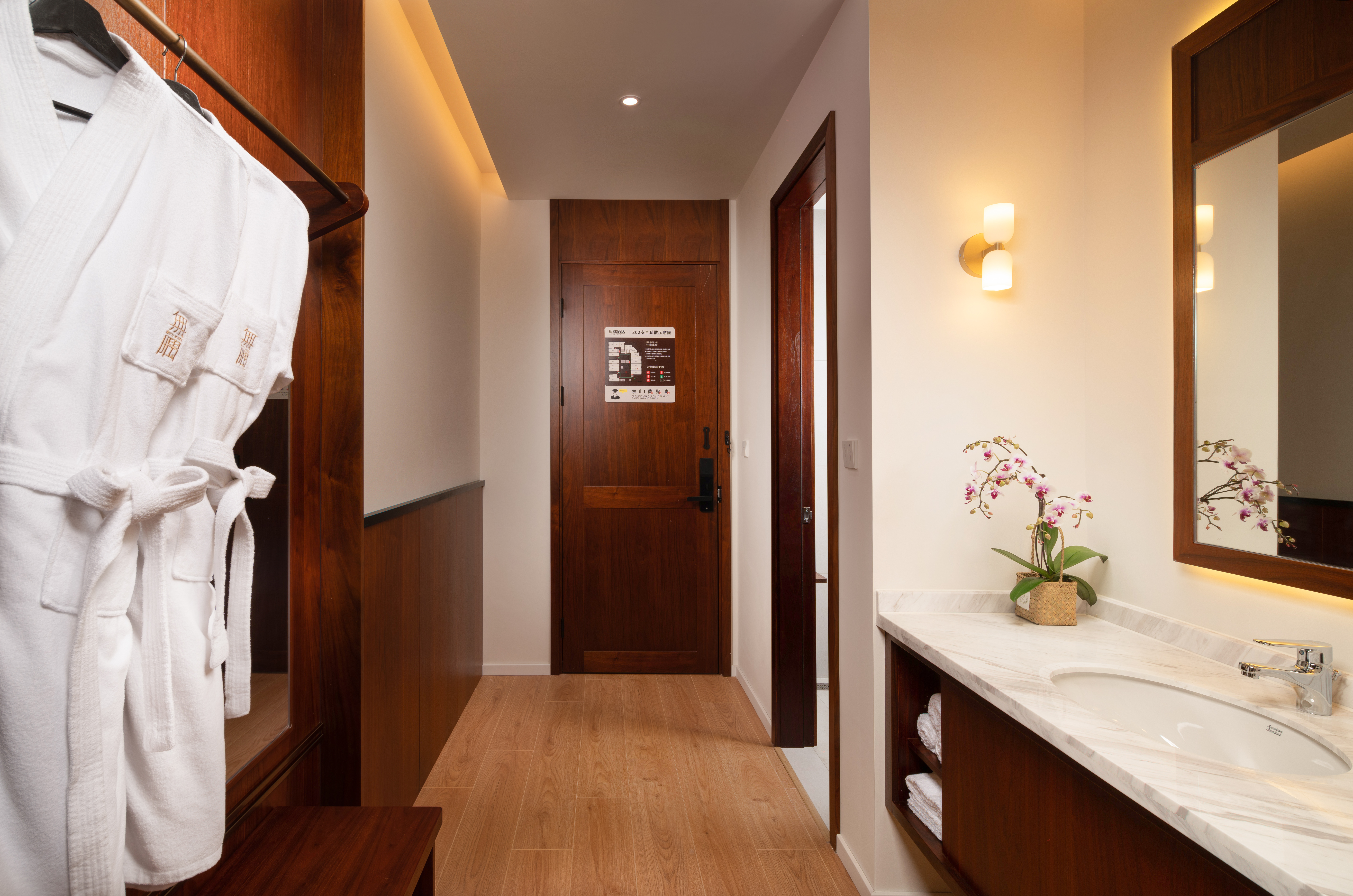 Wuyu Hotel (Happy Valley & Longfor Paradise Walk Lijia ) 3*
