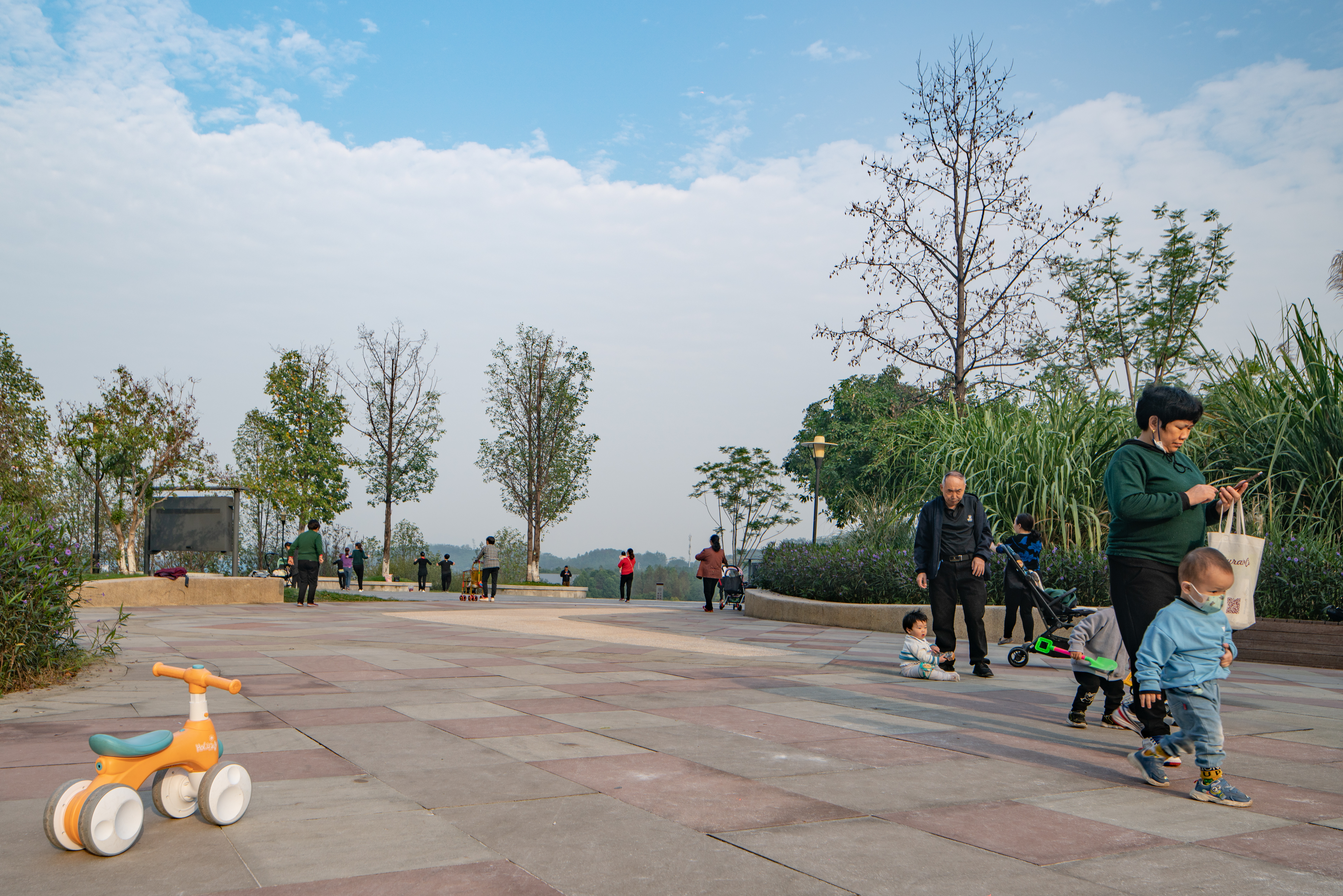 Wuyu Hotel (Happy Valley & Longfor Paradise Walk Lijia ) 3*