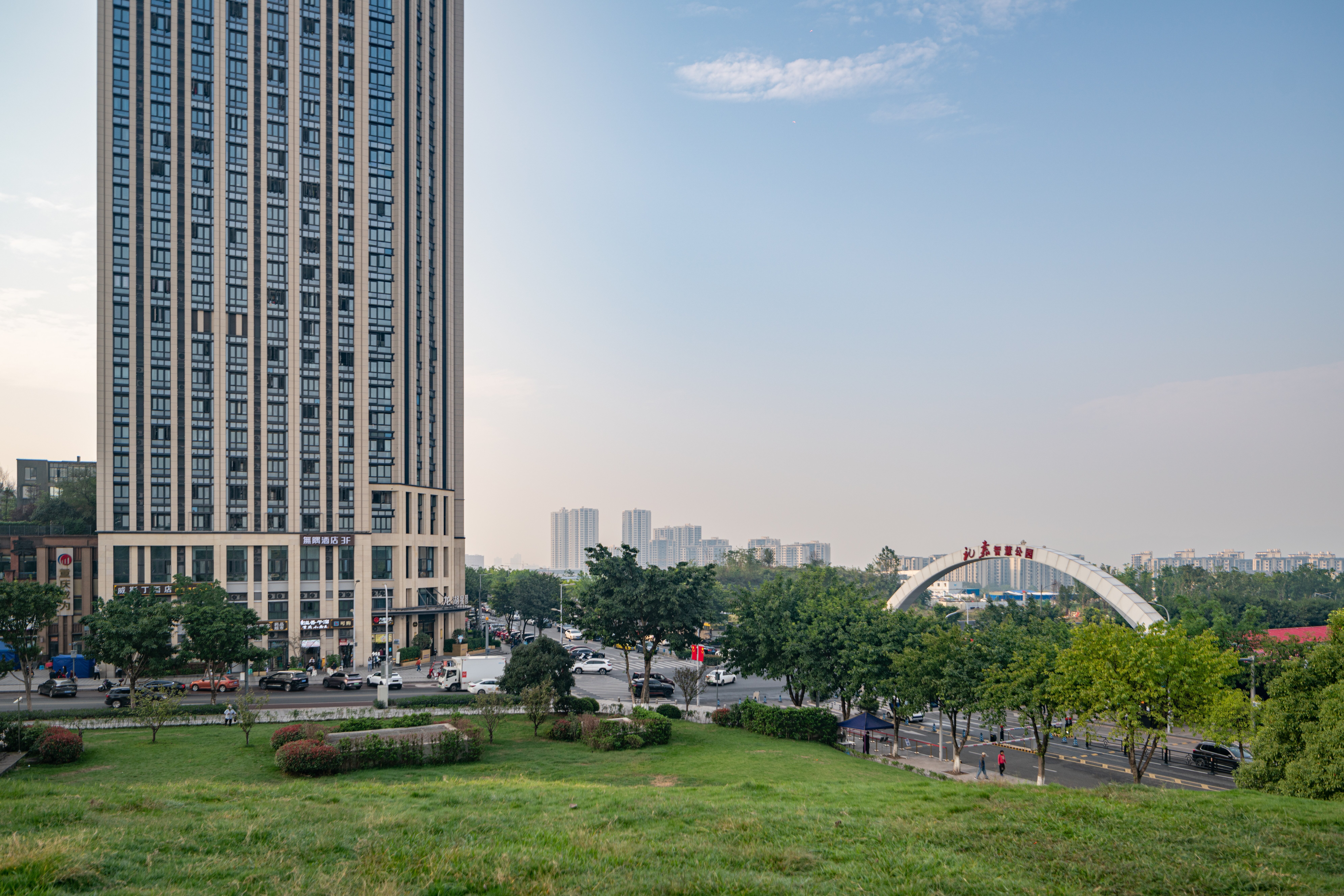 Wuyu Hotel (Happy Valley & Longfor Paradise Walk Lijia ) 3*