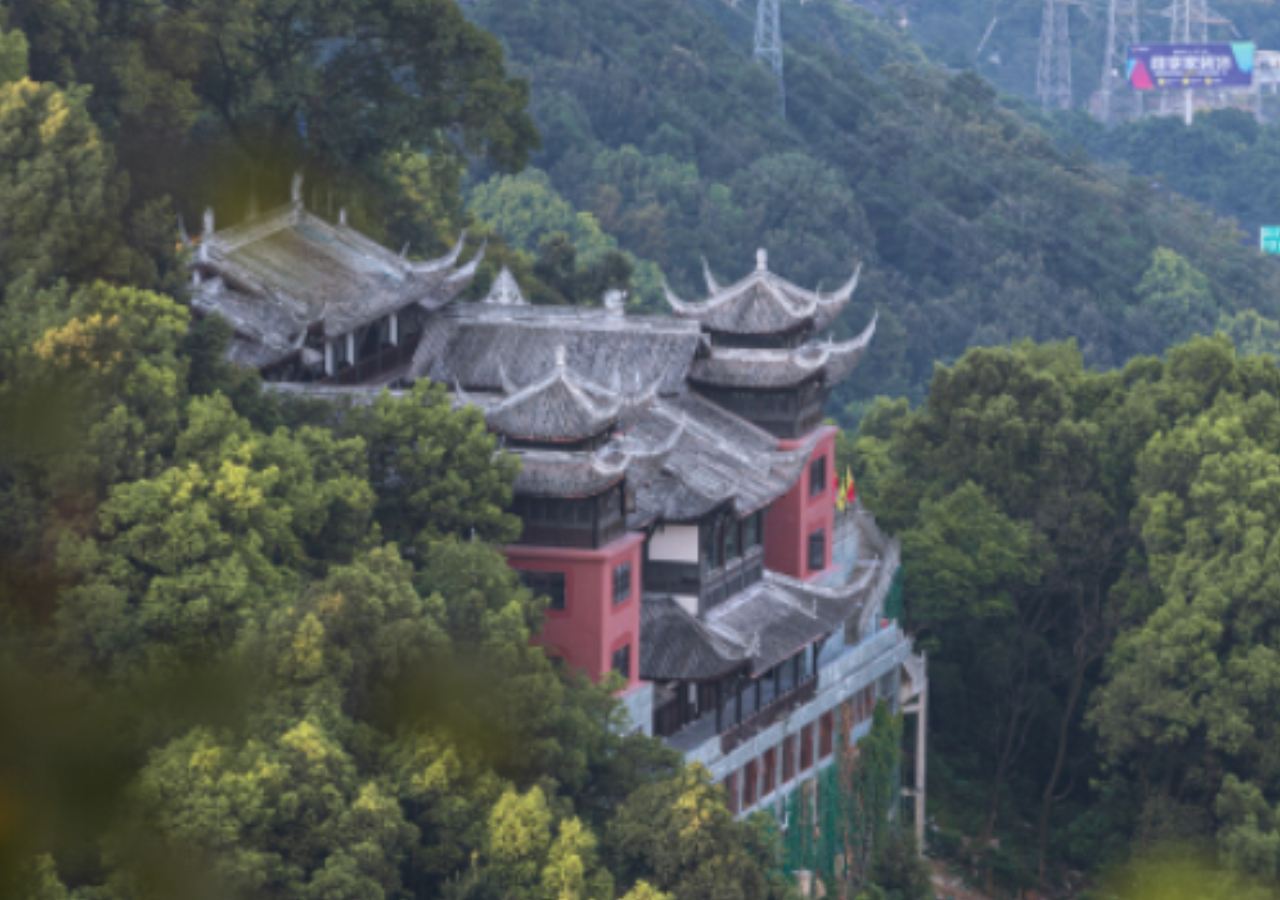 Wuyu Hotel (Happy Valley & Longfor Paradise Walk Lijia ) 3*