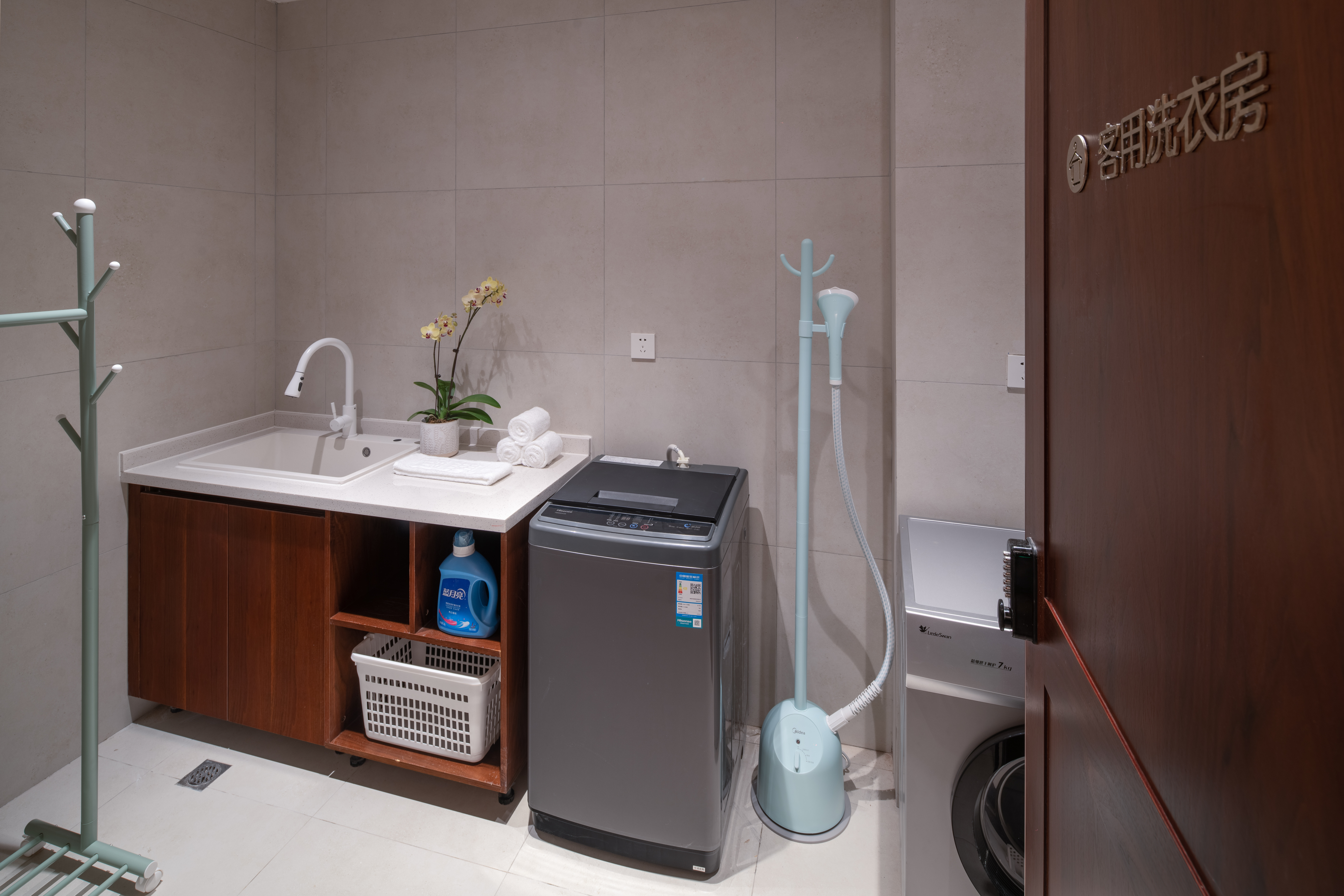 Wuyu Hotel (Happy Valley & Longfor Paradise Walk Lijia ) 3*