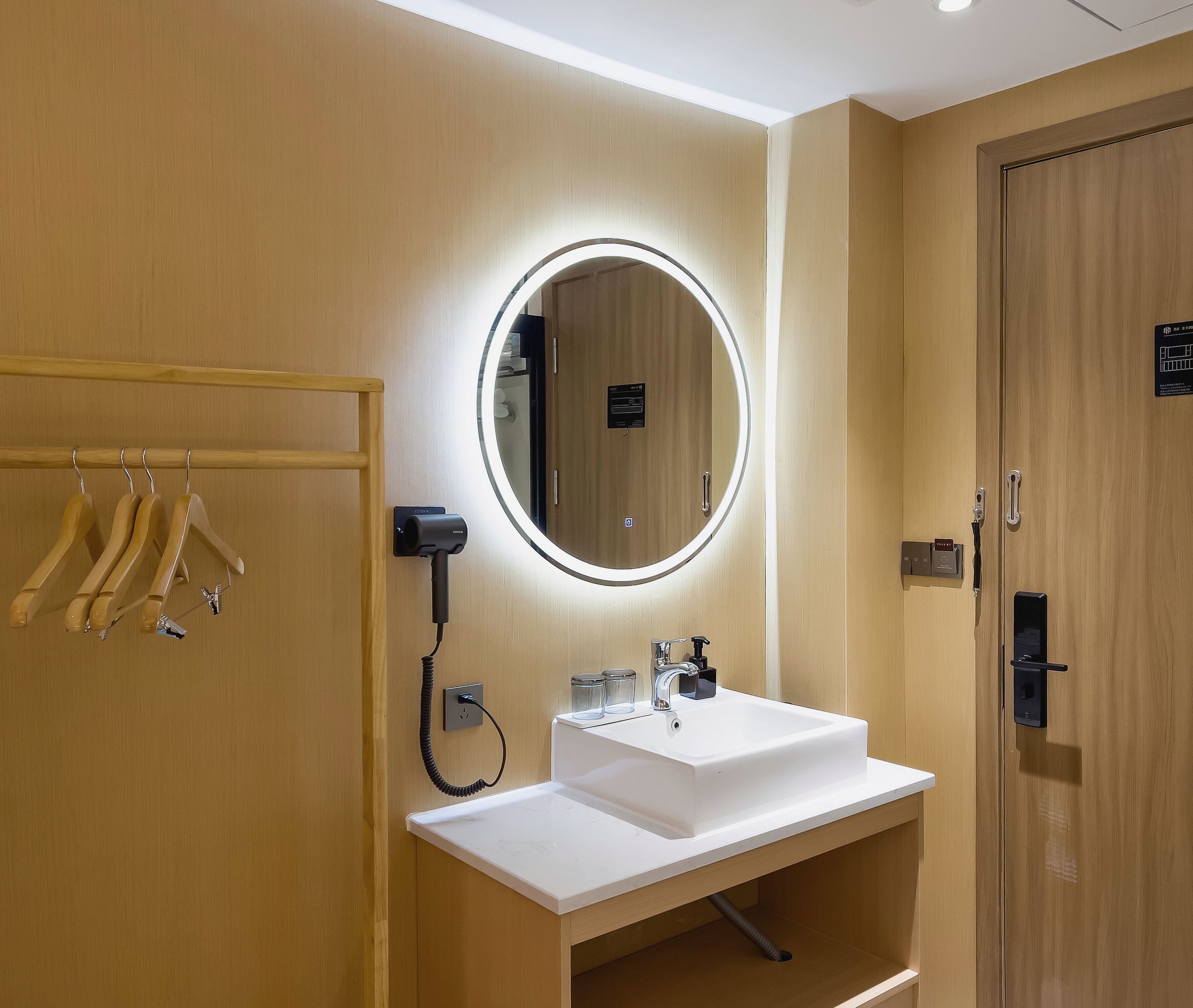 M Hemei Meiji Hotel (Changshu Southeast Puyue Plaza) 2*