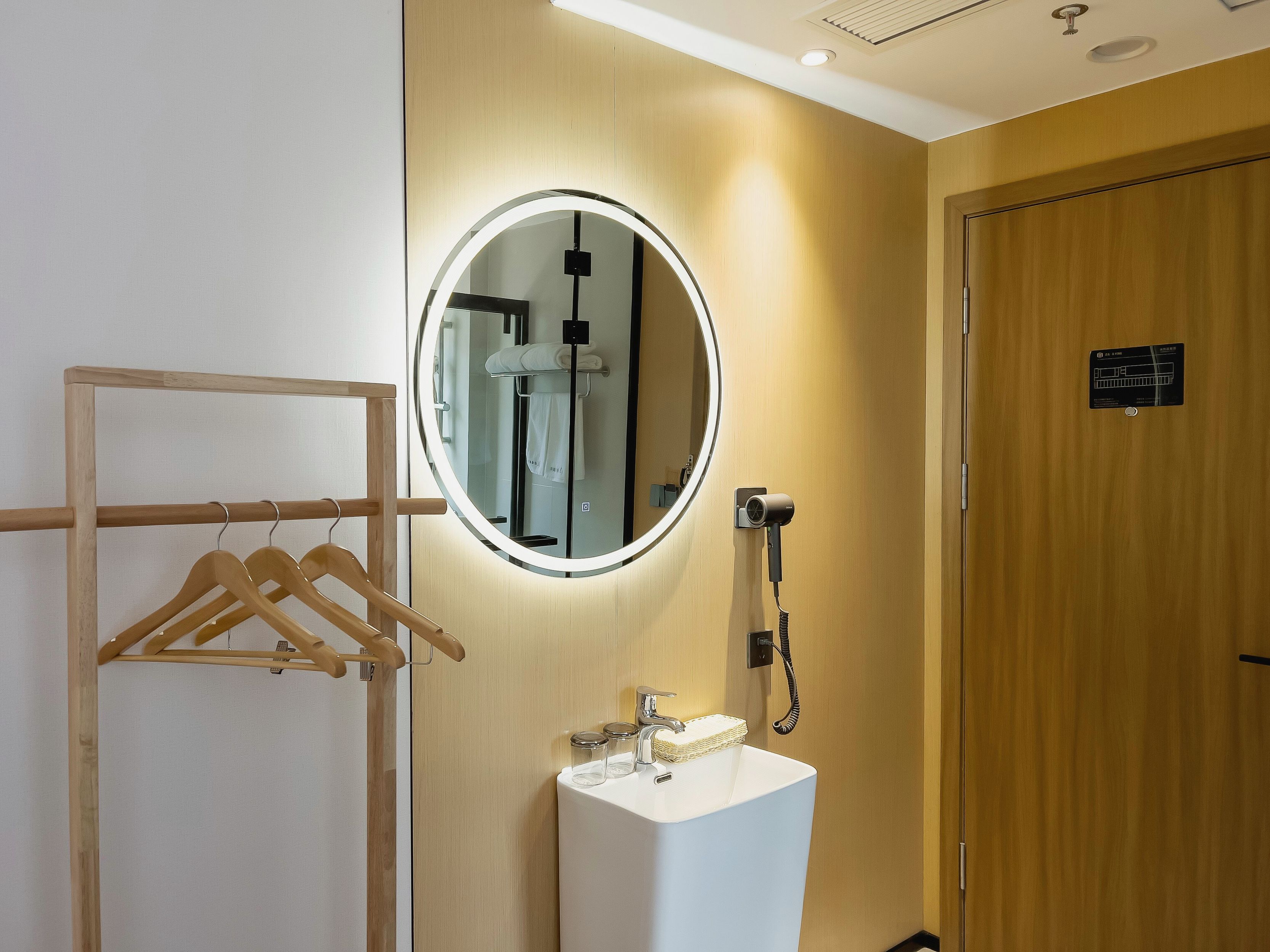 M Hemei Meiji Hotel (Changshu Southeast Puyue Plaza) 2*