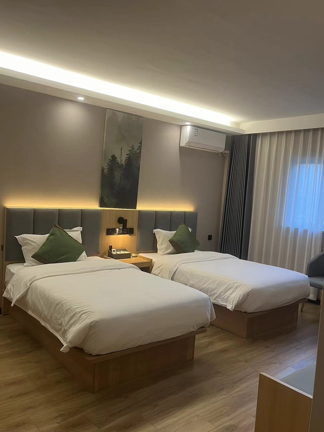 YAHAO HITANG HOTEL 2*