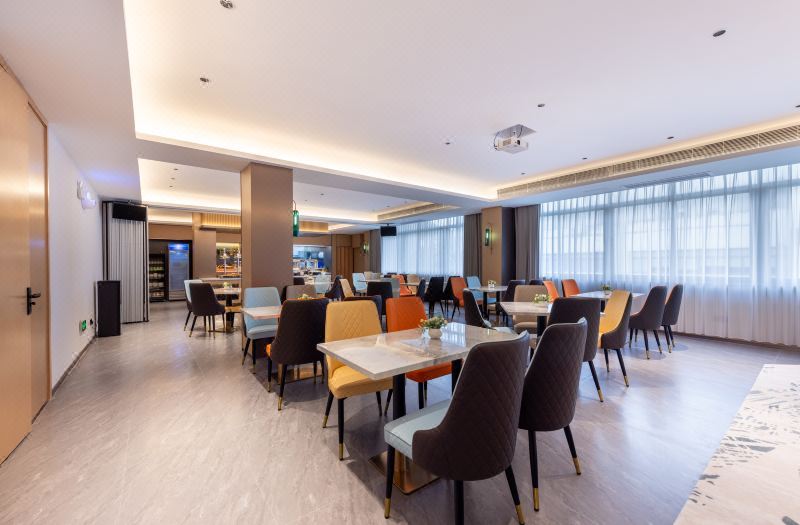Elong Hotel (Shenzhen Zhongying Street Shatoujiao Metro Station Branch) 3*