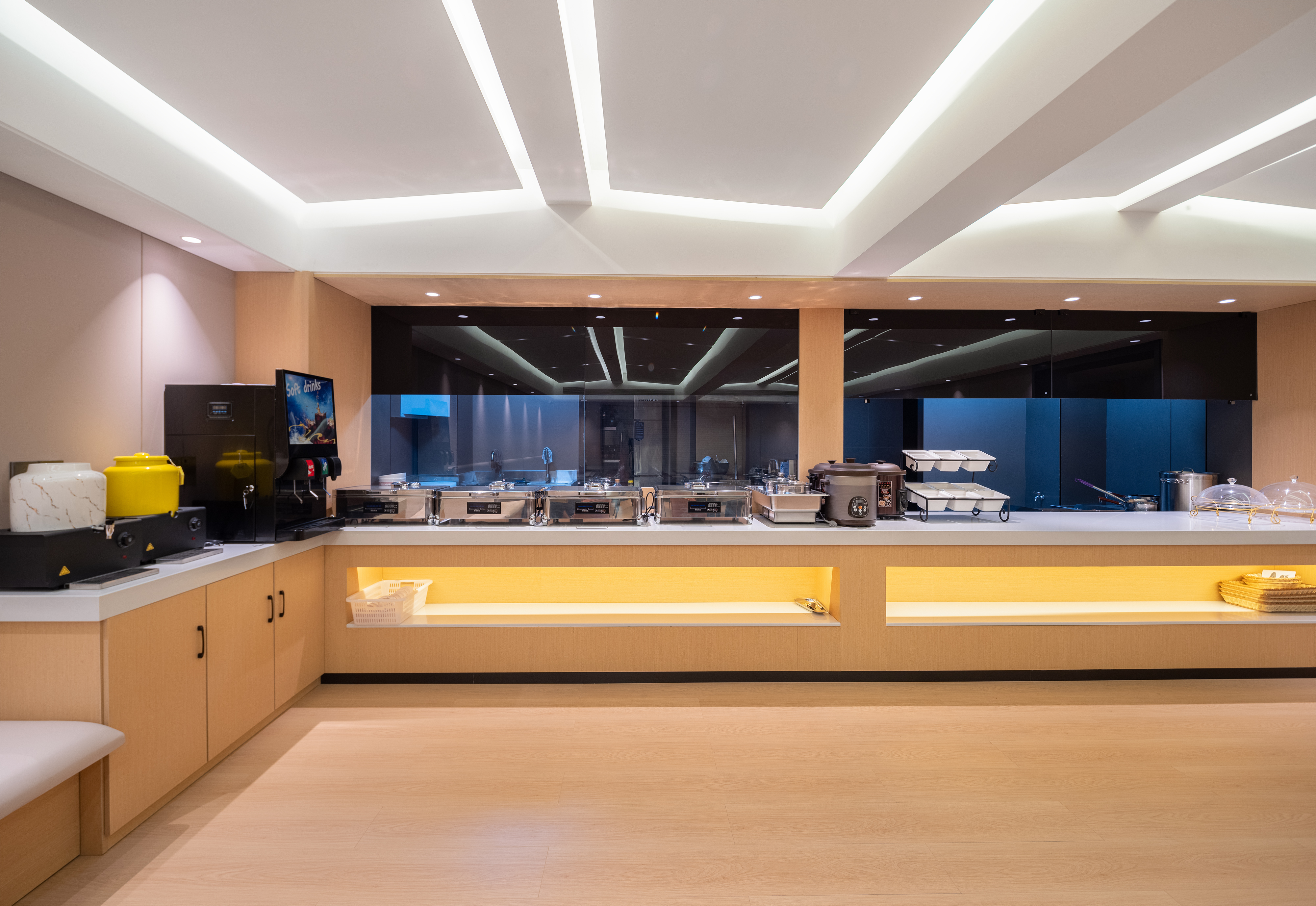 Baoyue Hotel (Guangfu Road Dashanghui Branch) 3*