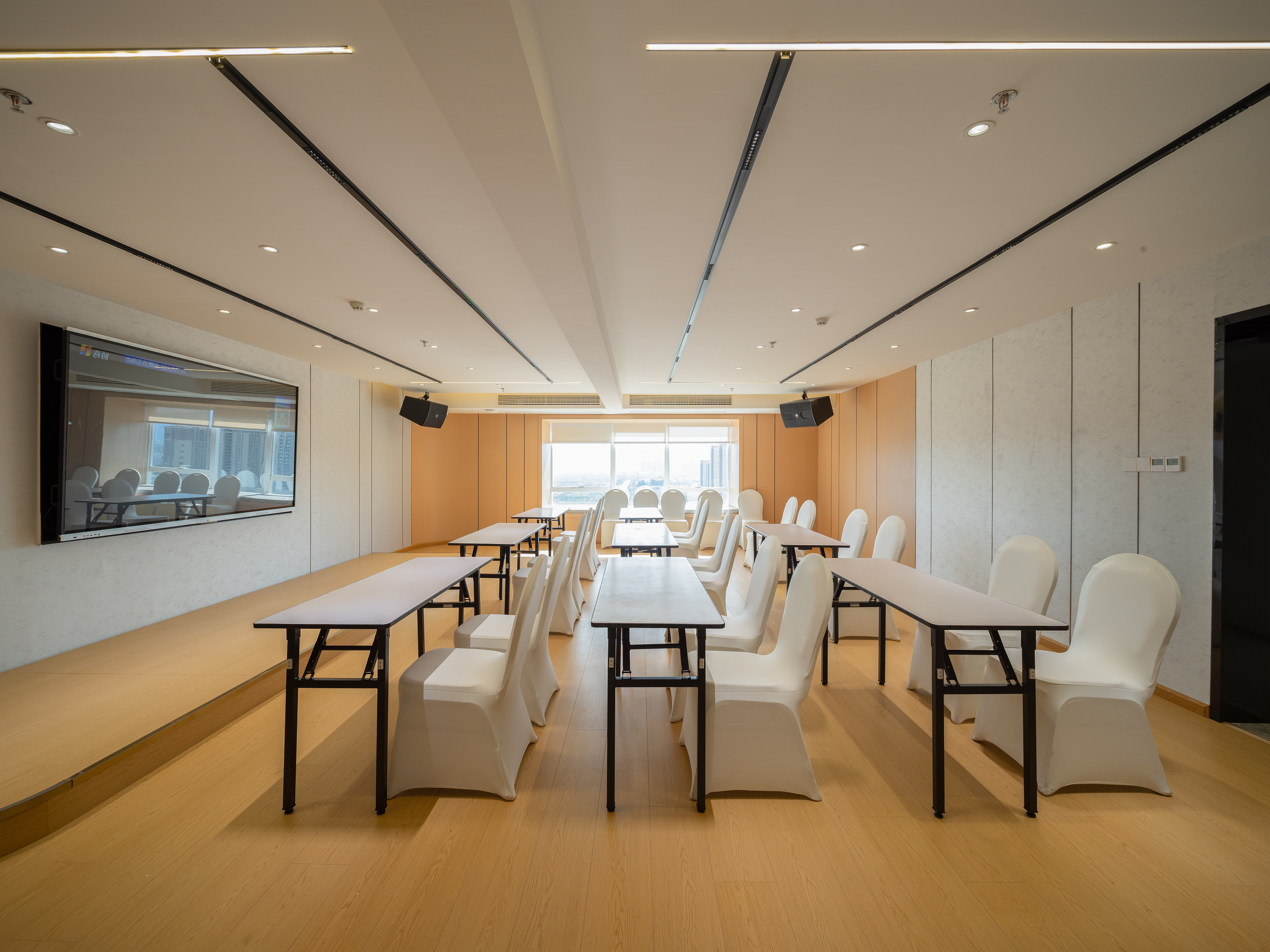 Baoyue Hotel (Guangfu Road Dashanghui Branch) 3*