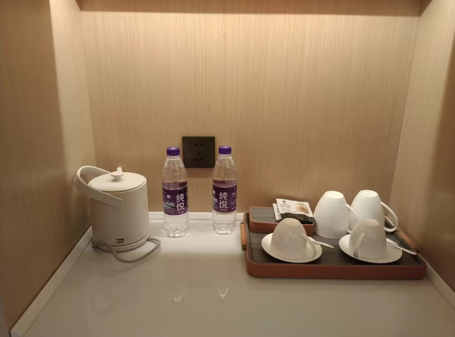 Baoyue Hotel (Guangfu Road Dashanghui Branch) 3*