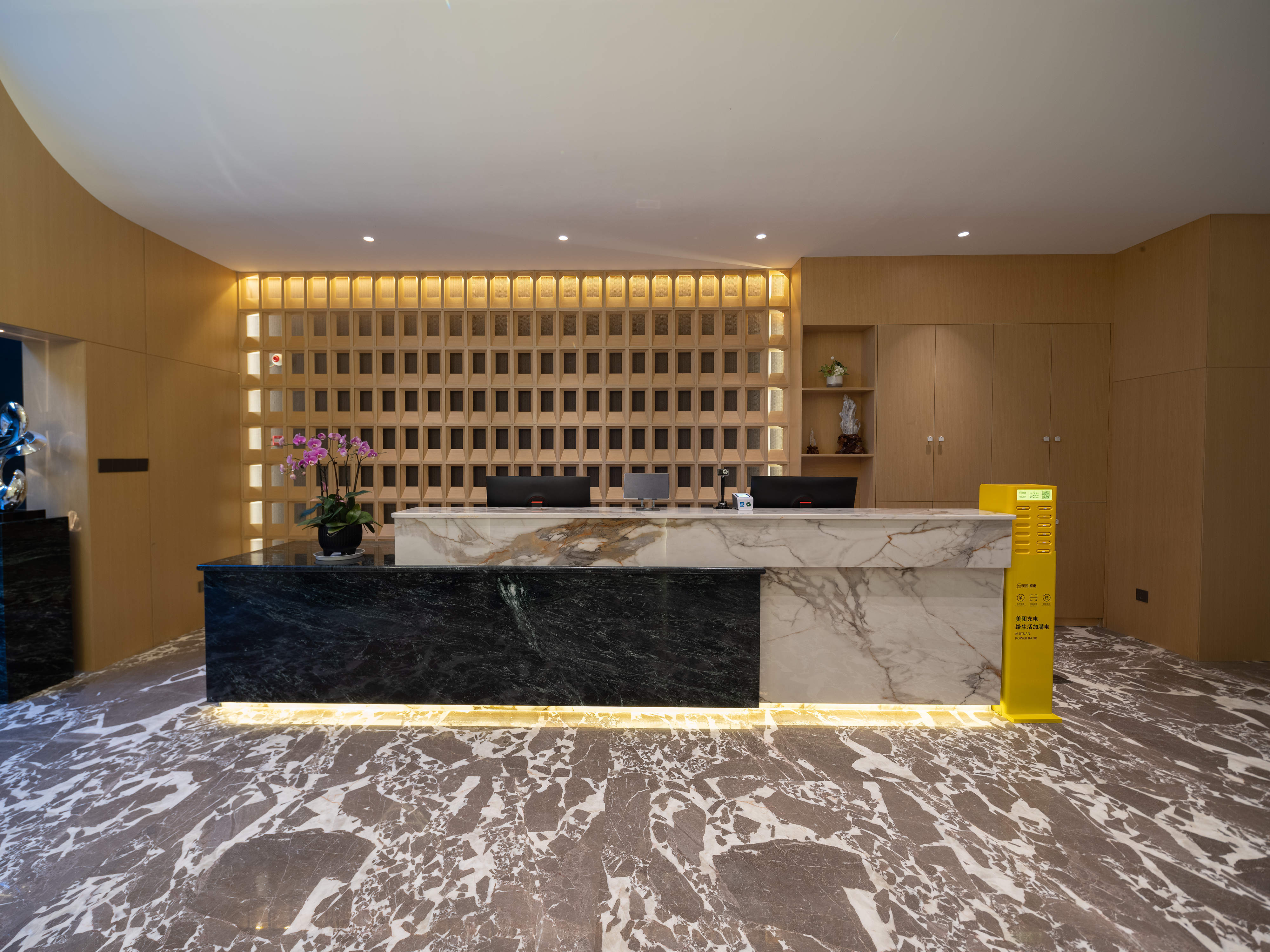 Baoyue Hotel (Guangfu Road Dashanghui Branch) 3*
