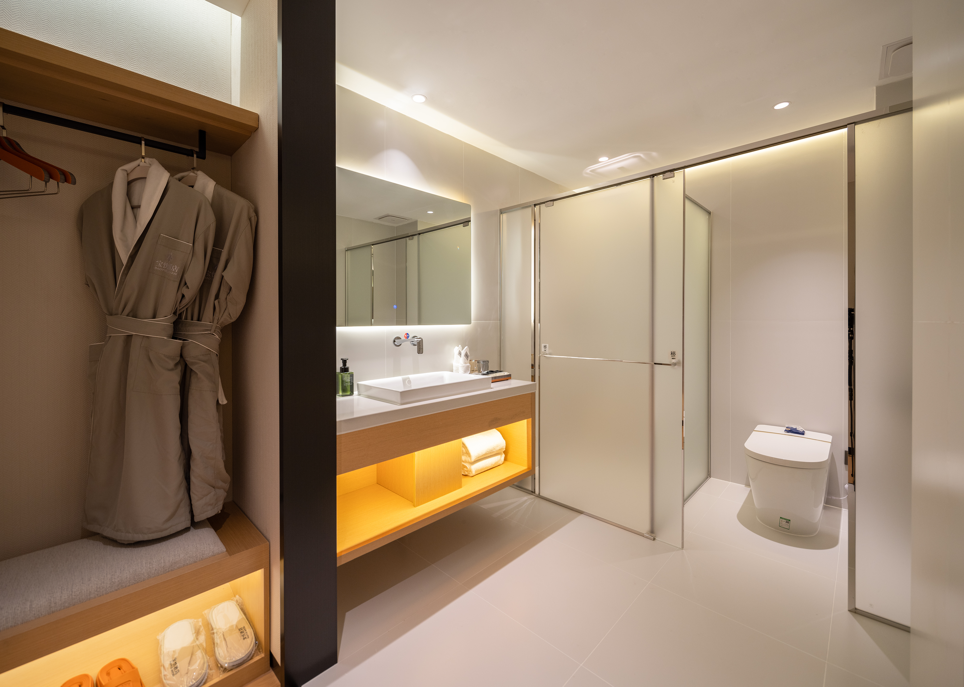 Baoyue Hotel (Guangfu Road Dashanghui Branch) 3*