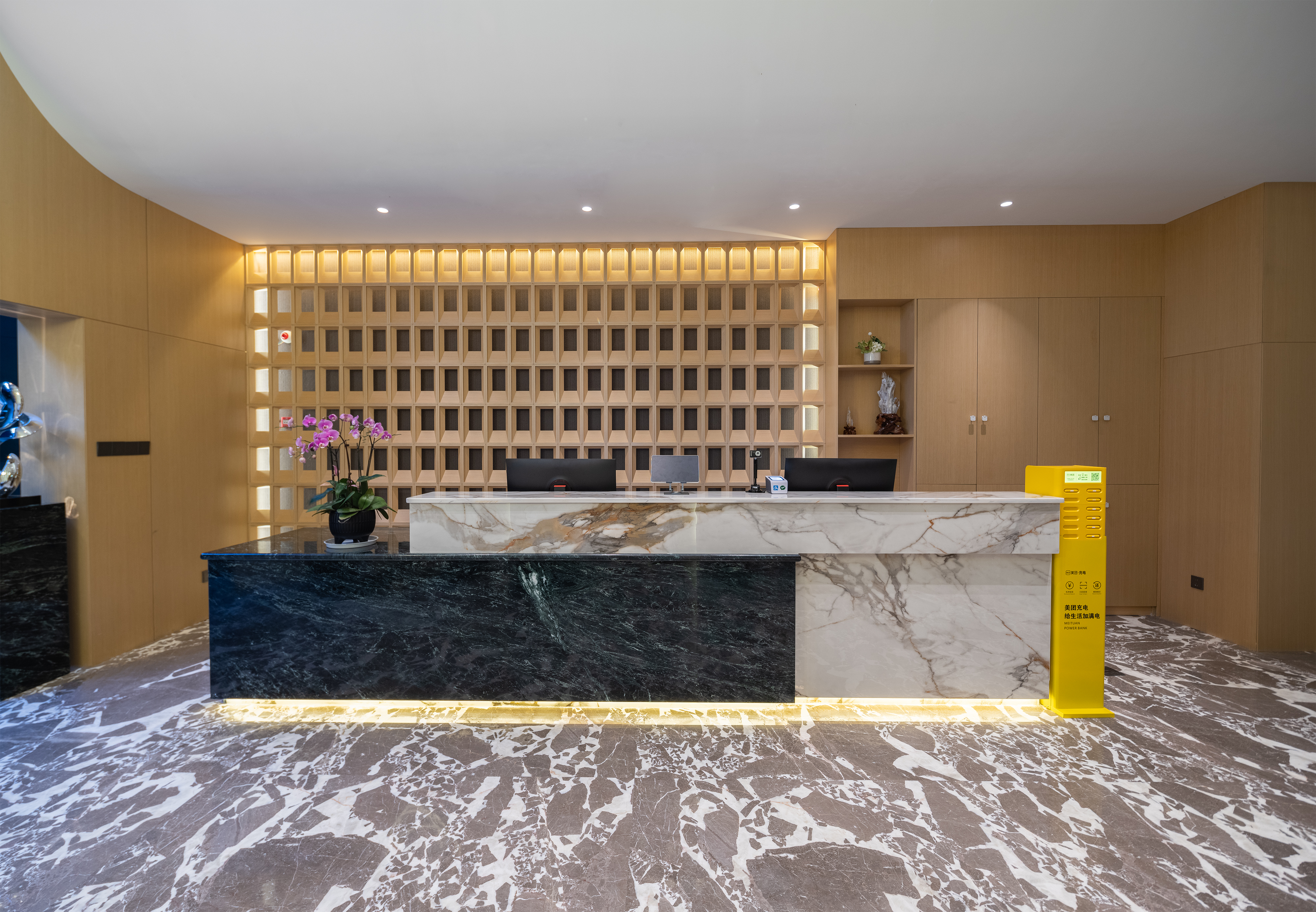 Baoyue Hotel (Guangfu Road Dashanghui Branch) 3*