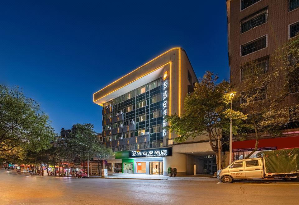 Elong Me Anlai Hotel (Qiandongnan Huangping Dongmen Street) 3*