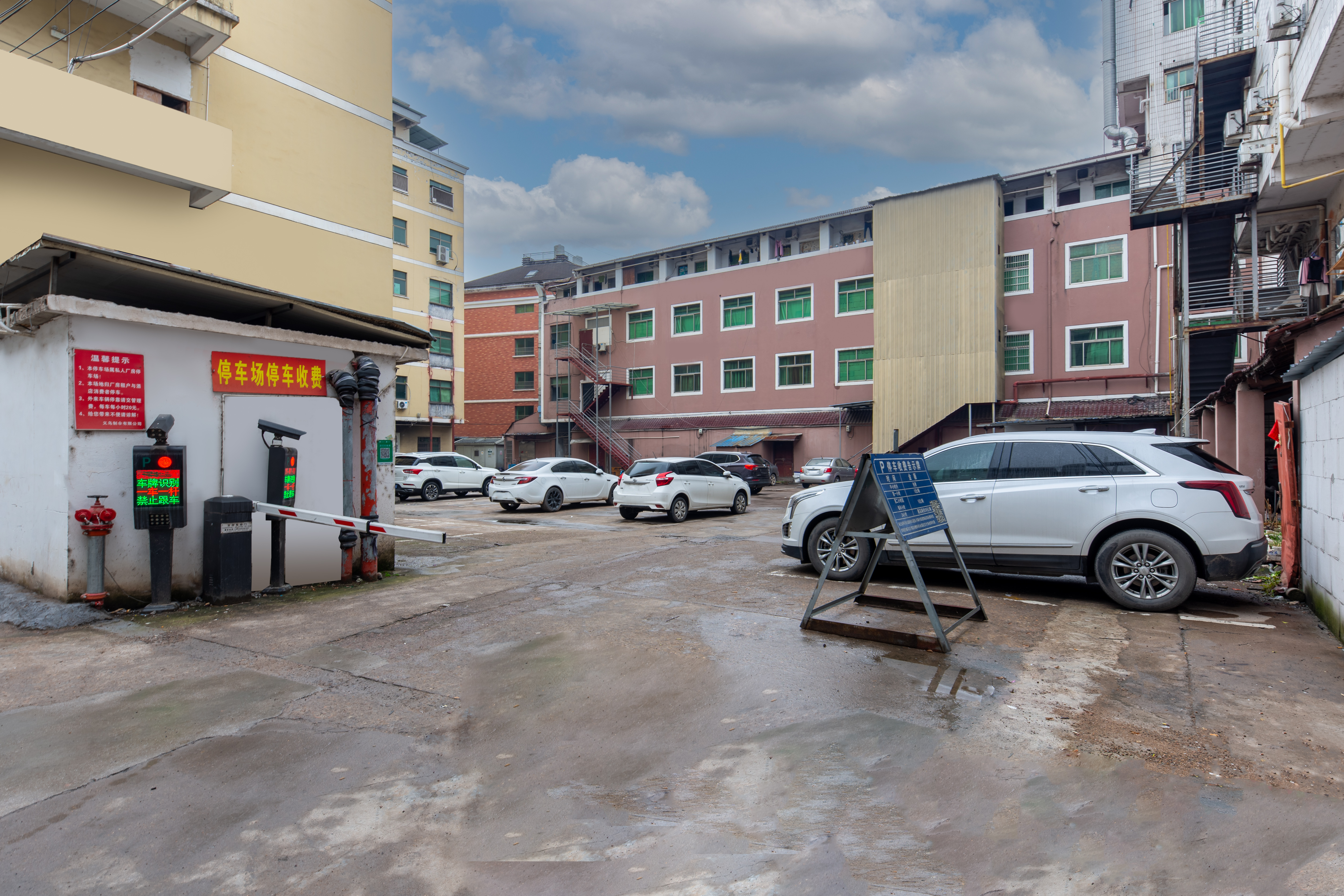 Yiwu Muya Hotel (Aegean Shopping Center) 3*