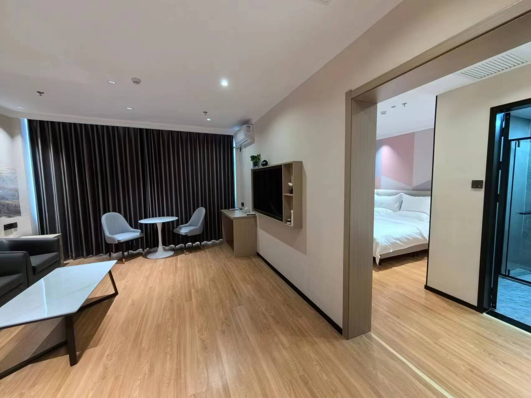 Weifang Hitech Hotel 3*